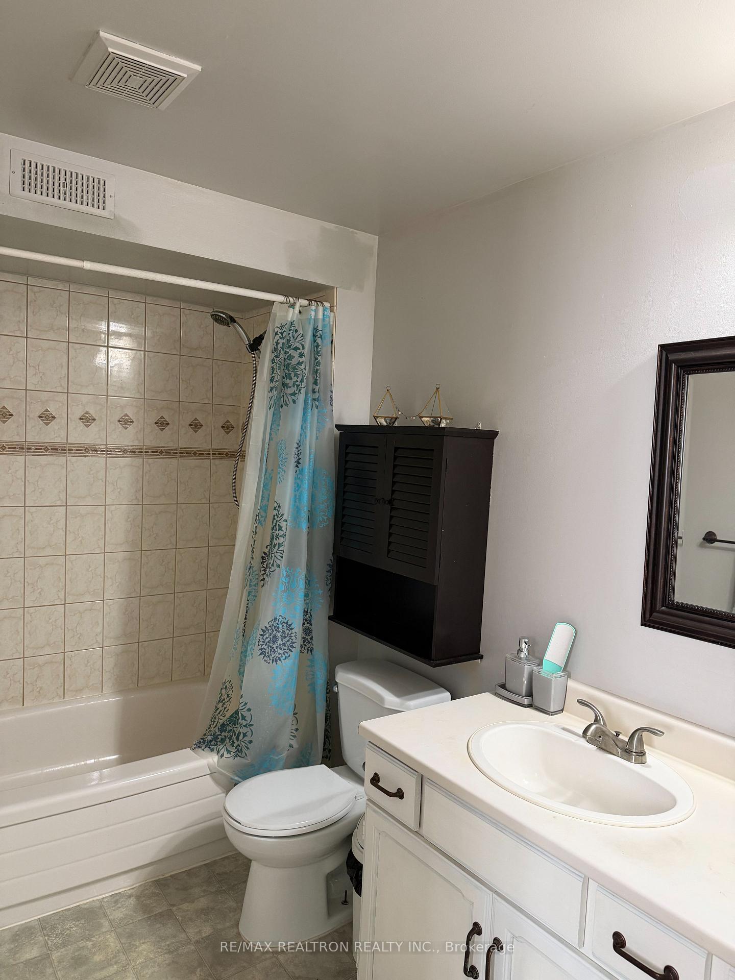 Photo 39 of 46 Cloughley Drive, Barrie, Northwest — HOMEH