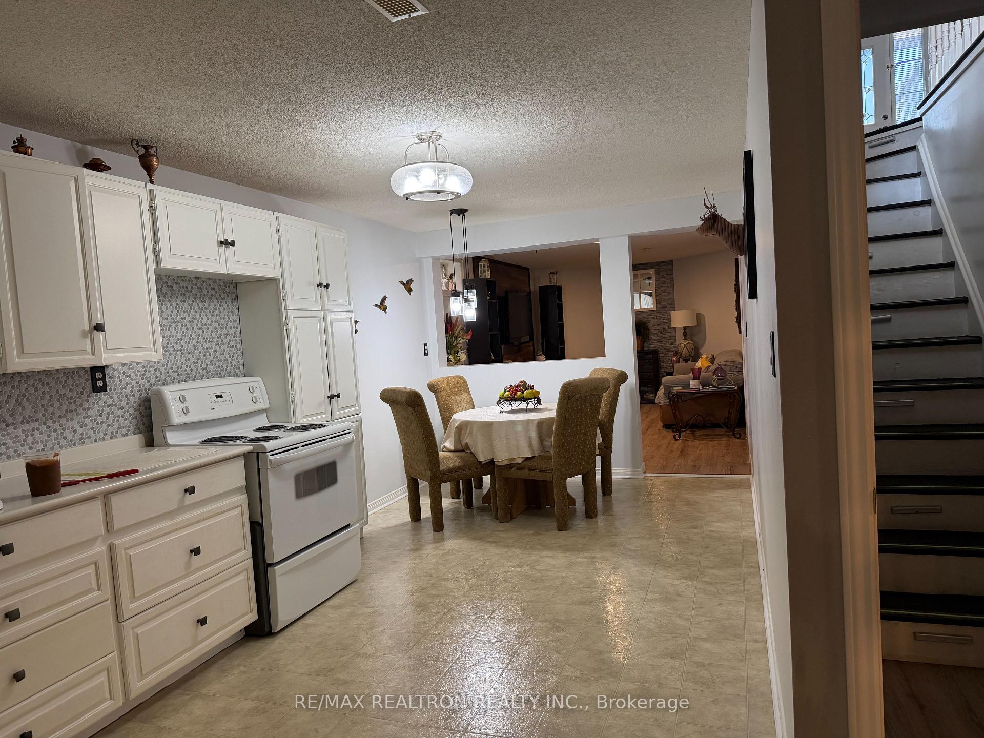 Photo 12 of 46 Cloughley Drive, Barrie, Northwest — HOMEH