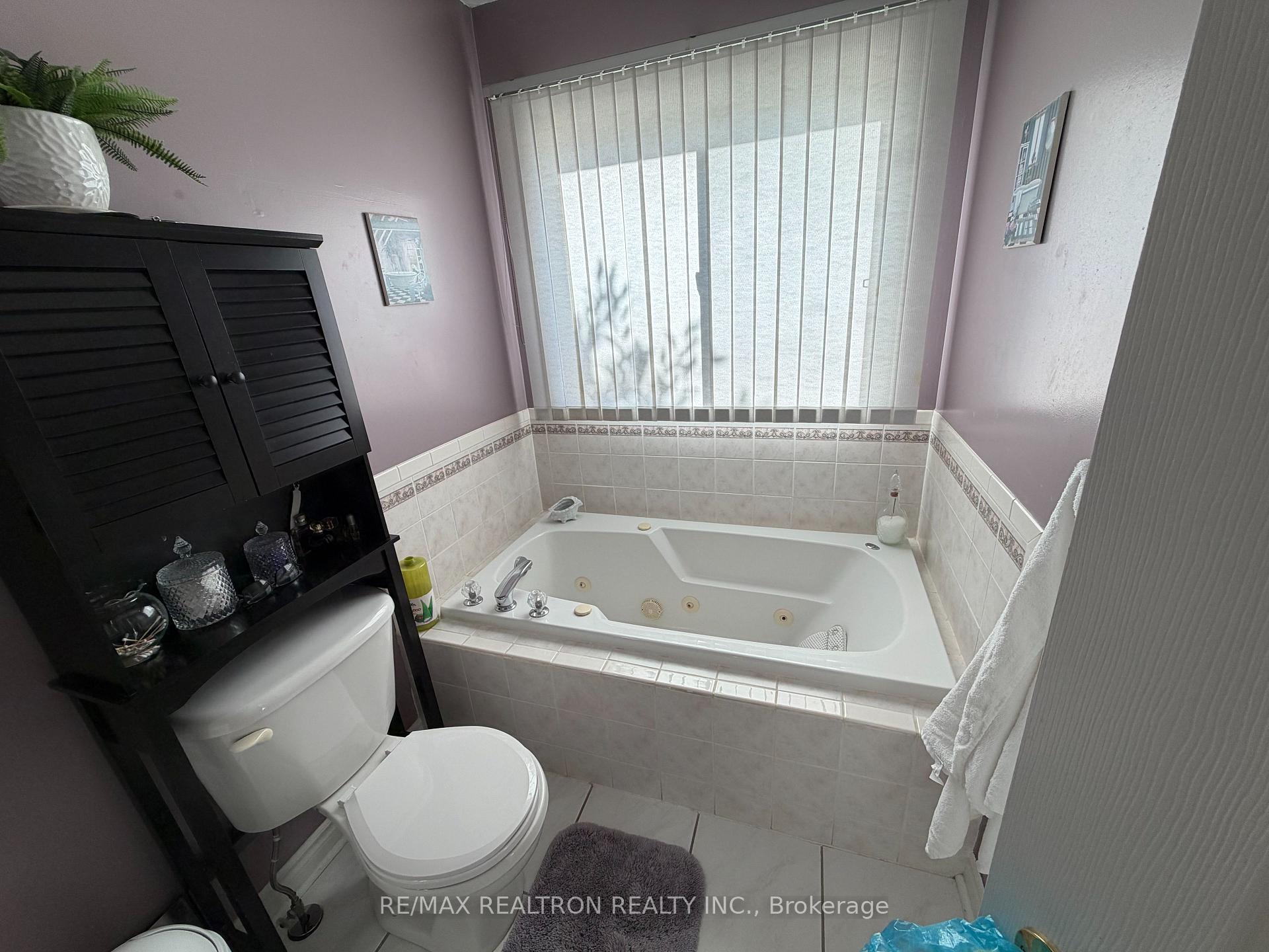 Photo 40 of 46 Cloughley Drive, Barrie, Northwest — HOMEH