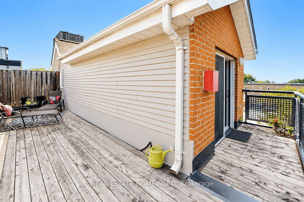 Photo 17 of Unit 304, 1941 Queen Street E, Toronto, The Beaches — HOMEH