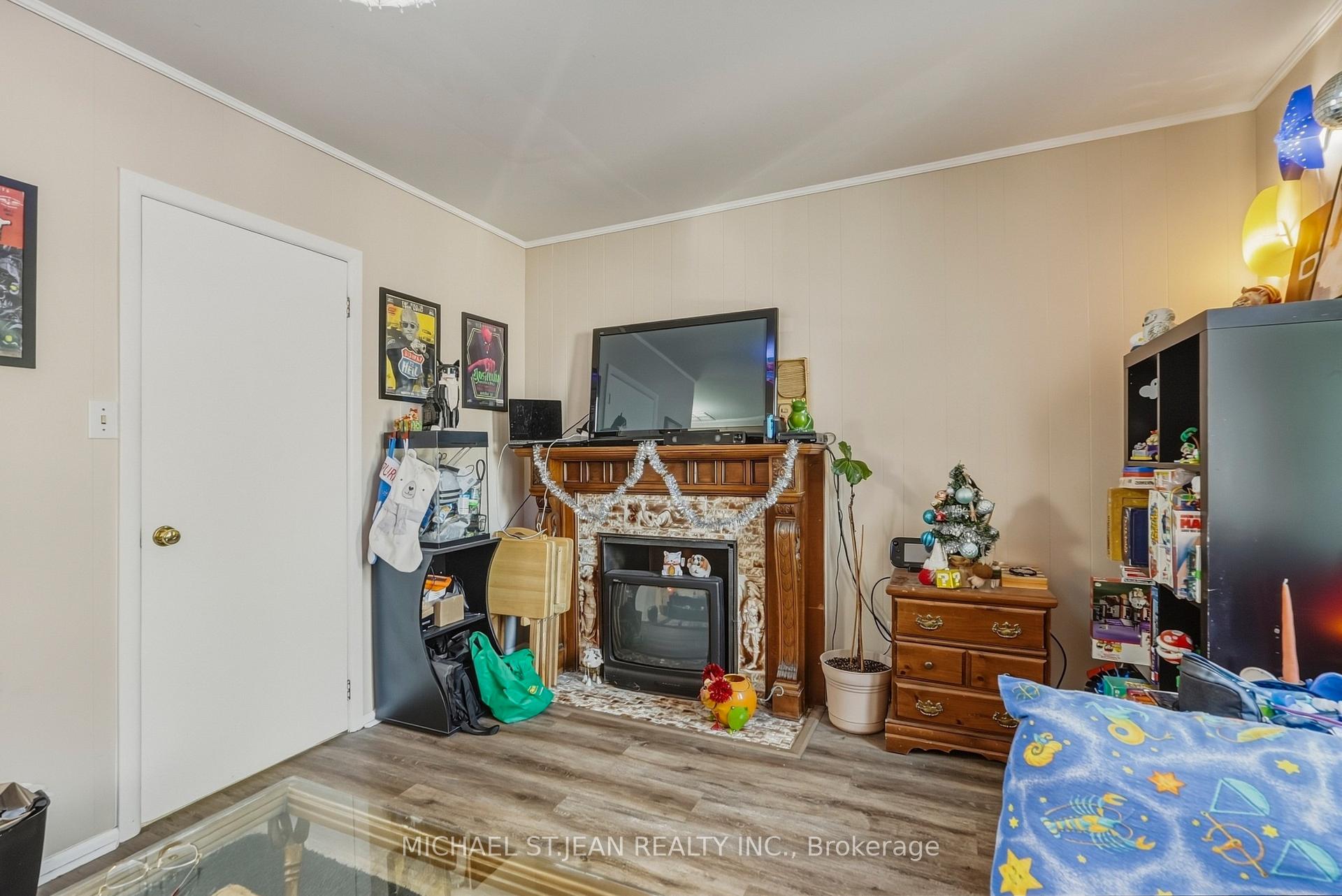 Photo 10 of 84 West Avenue S, Hamilton, Stinson — HOMEH