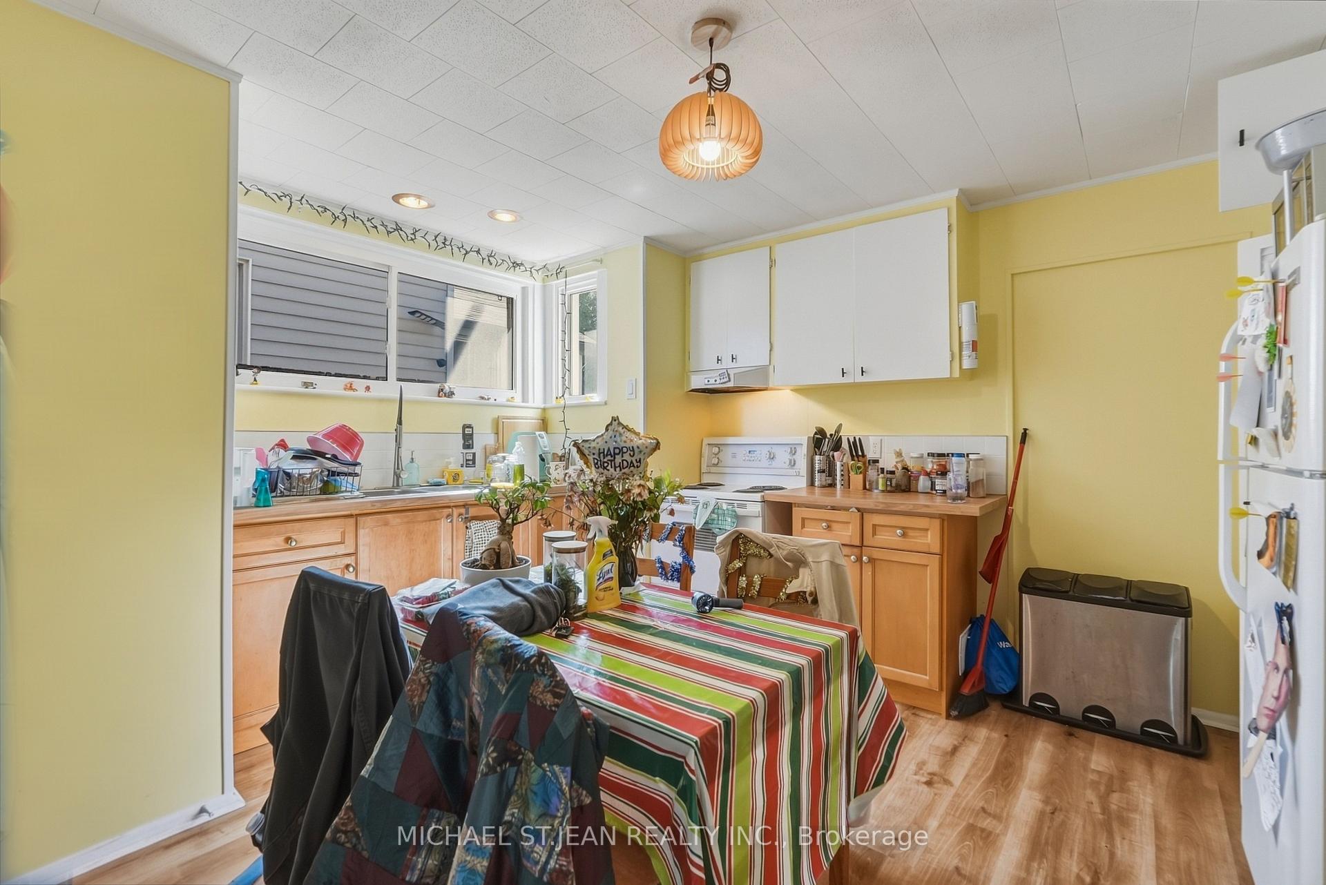 Photo 13 of 84 West Avenue S, Hamilton, Stinson — HOMEH