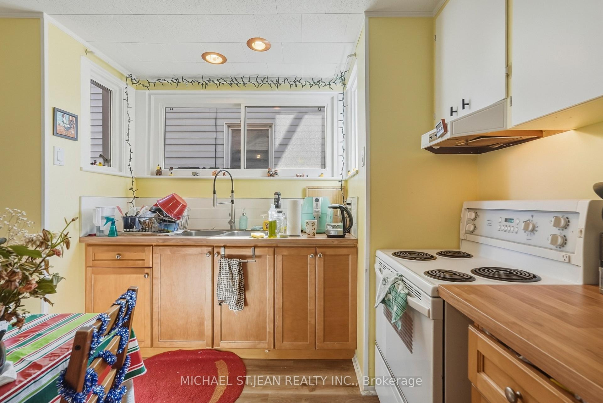 Photo 14 of 84 West Avenue S, Hamilton, Stinson — HOMEH