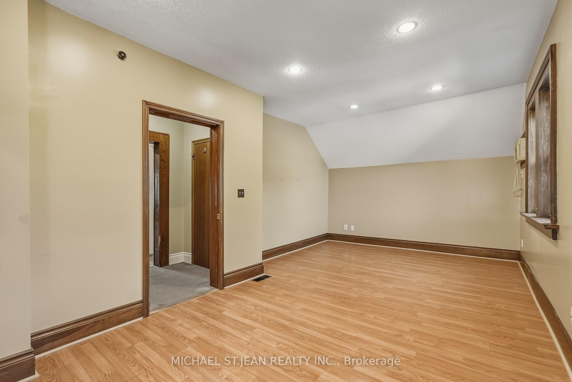 Photo 25 of 84 West Avenue S, Hamilton, Stinson — HOMEH
