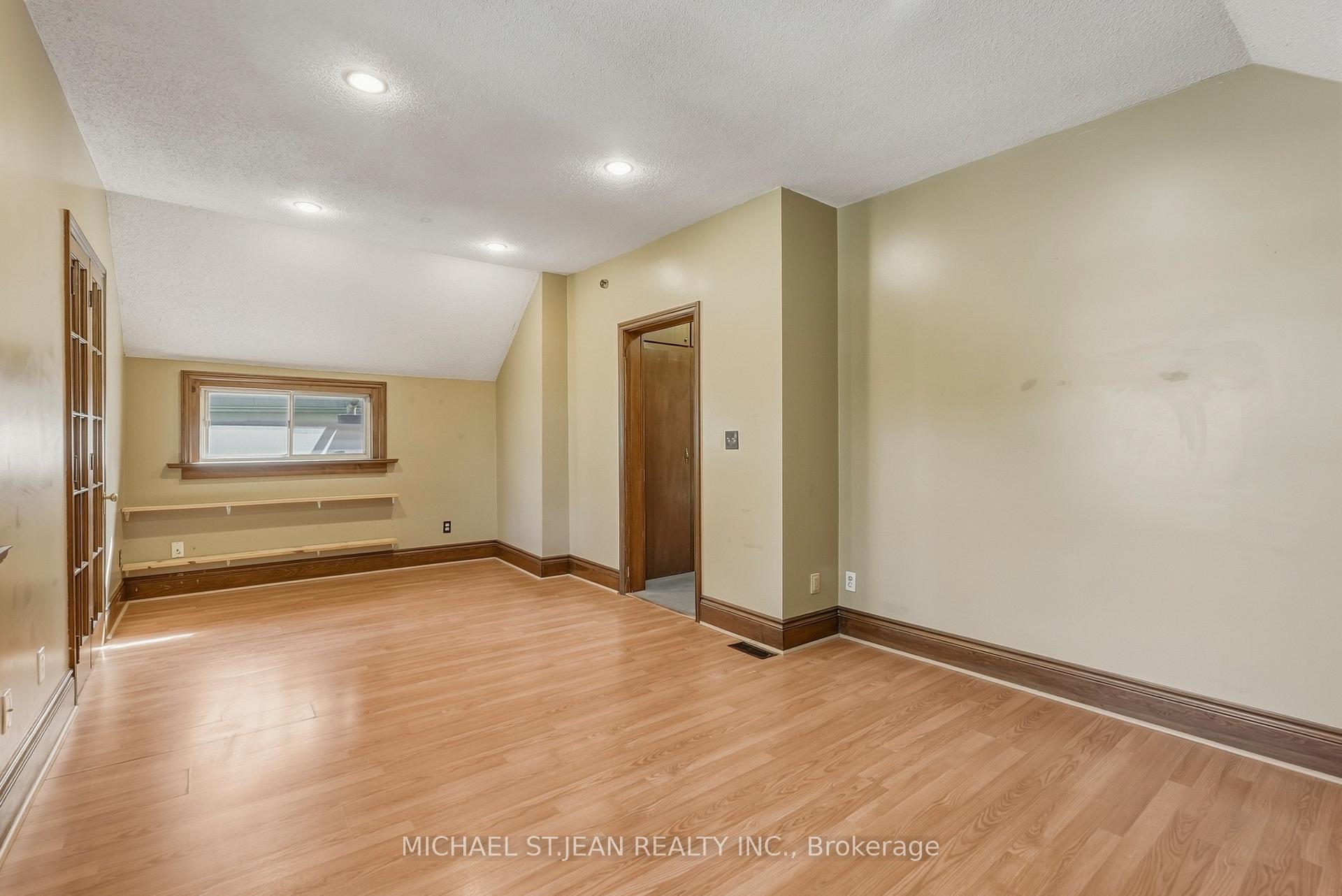 Photo 26 of 84 West Avenue S, Hamilton, Stinson — HOMEH