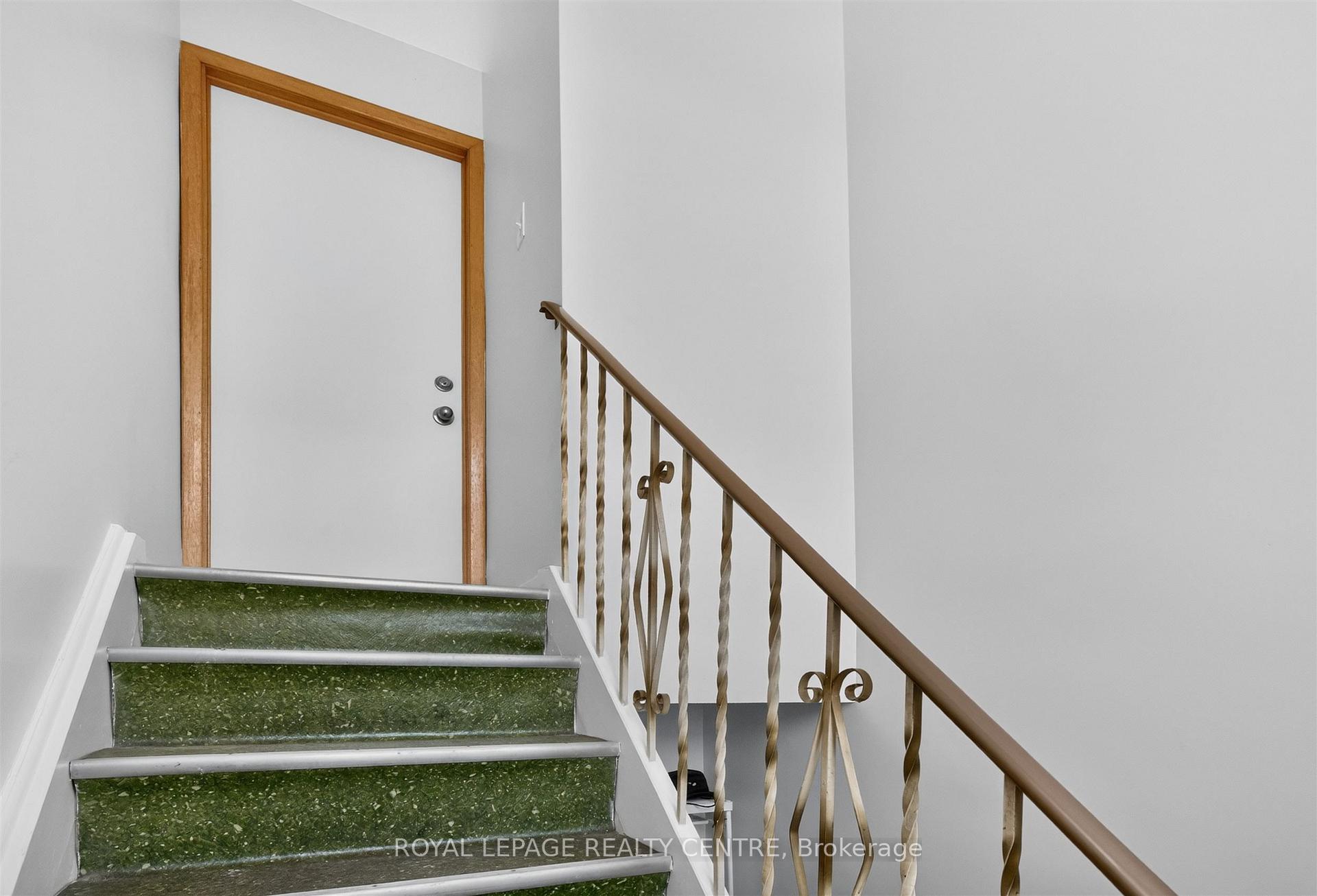 Photo 2 of Unit Upper, 55 Russett Avenue, Toronto, Dovercourt-Wallace Emerson-Junction — HOMEH