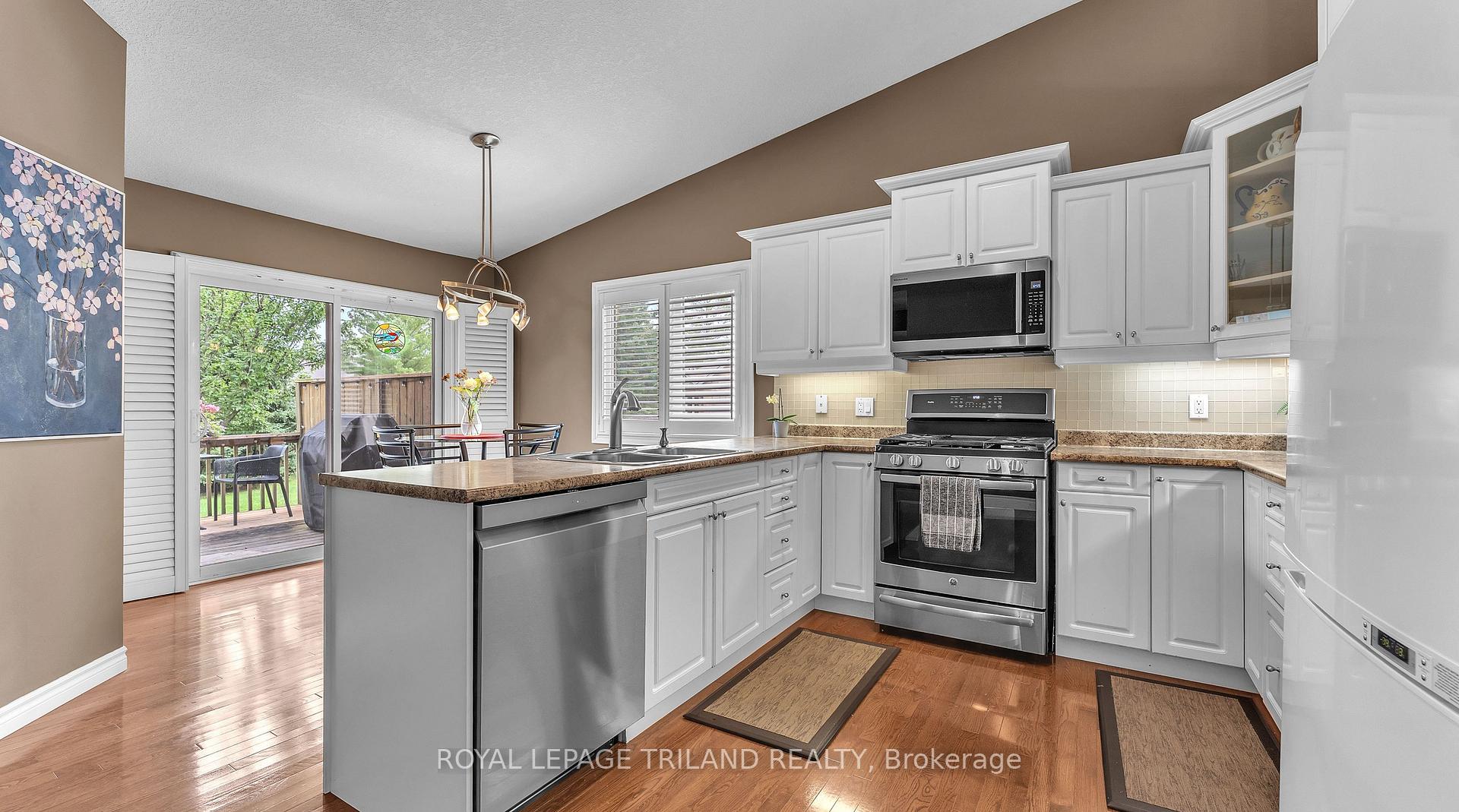 Photo 9 of Unit 31, 572 Thistlewood Drive, London, North C — HOMEH