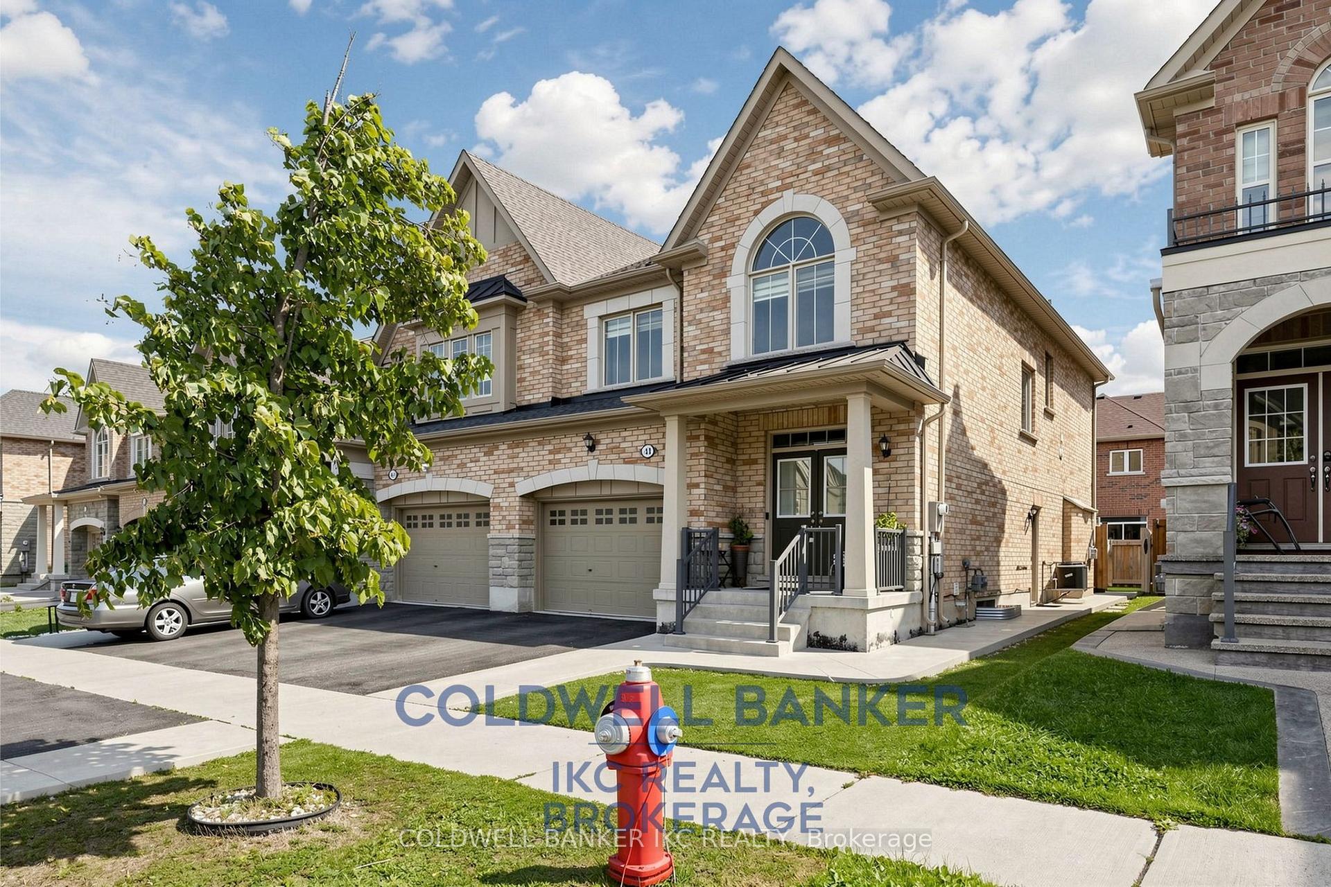 Photo 3 of 41 Merrybrook Trail N, Brampton, Northwest Brampton — HOMEH