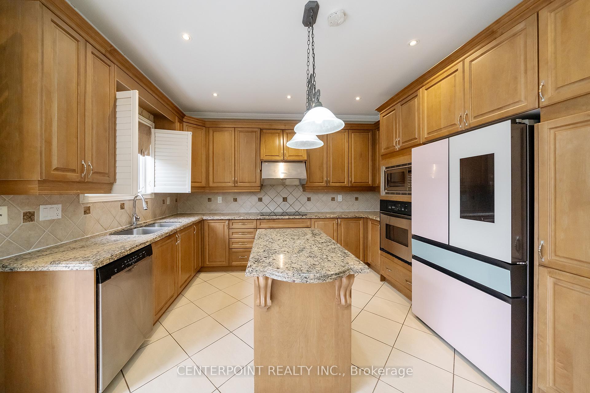 Photo 12 of 9 Summeridge Drive, Vaughan, Patterson — HOMEH