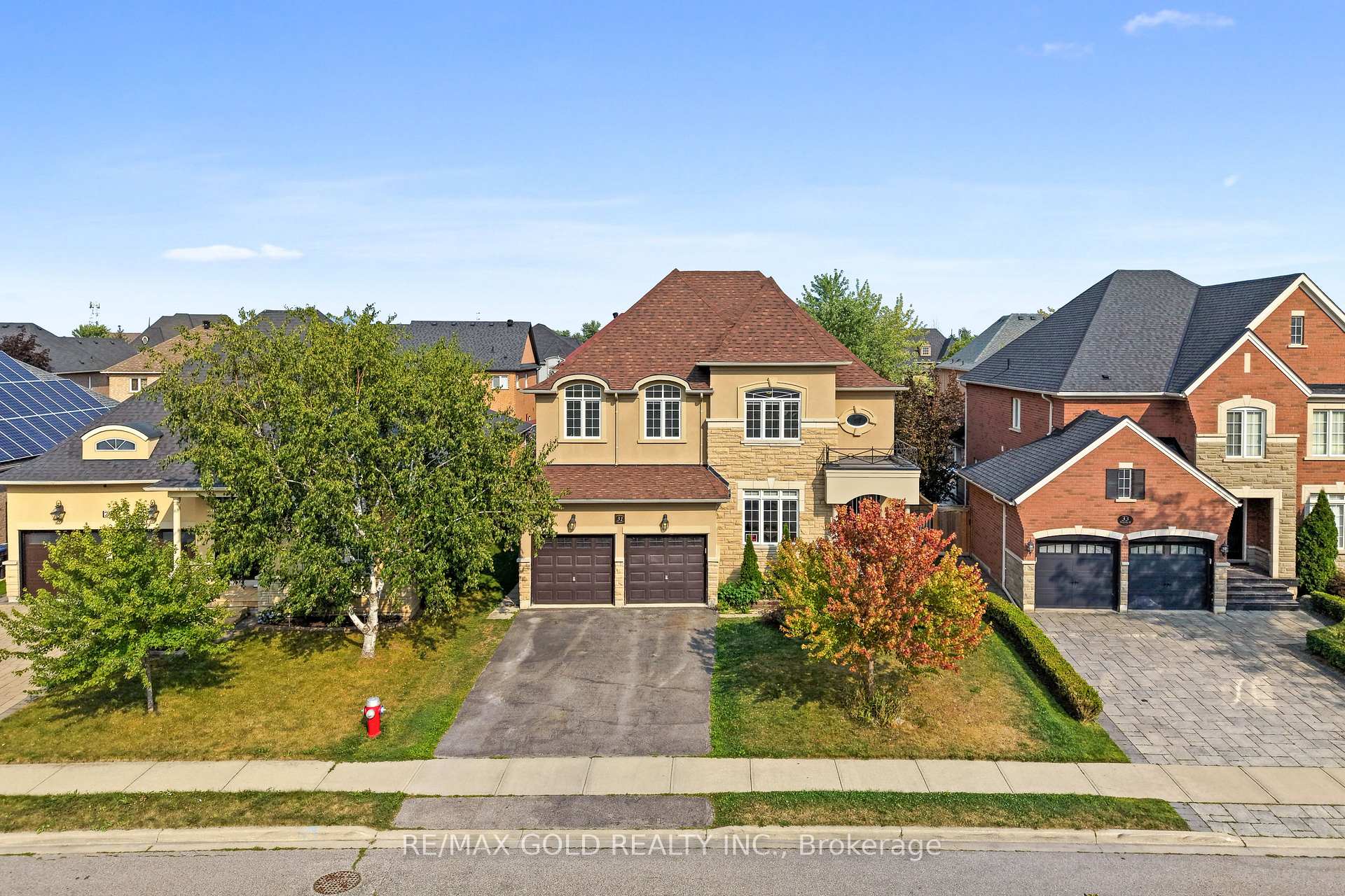 Photo 2 of 31 Fontainebleu Road, Brampton, Vales of Castlemore North — HOMEH