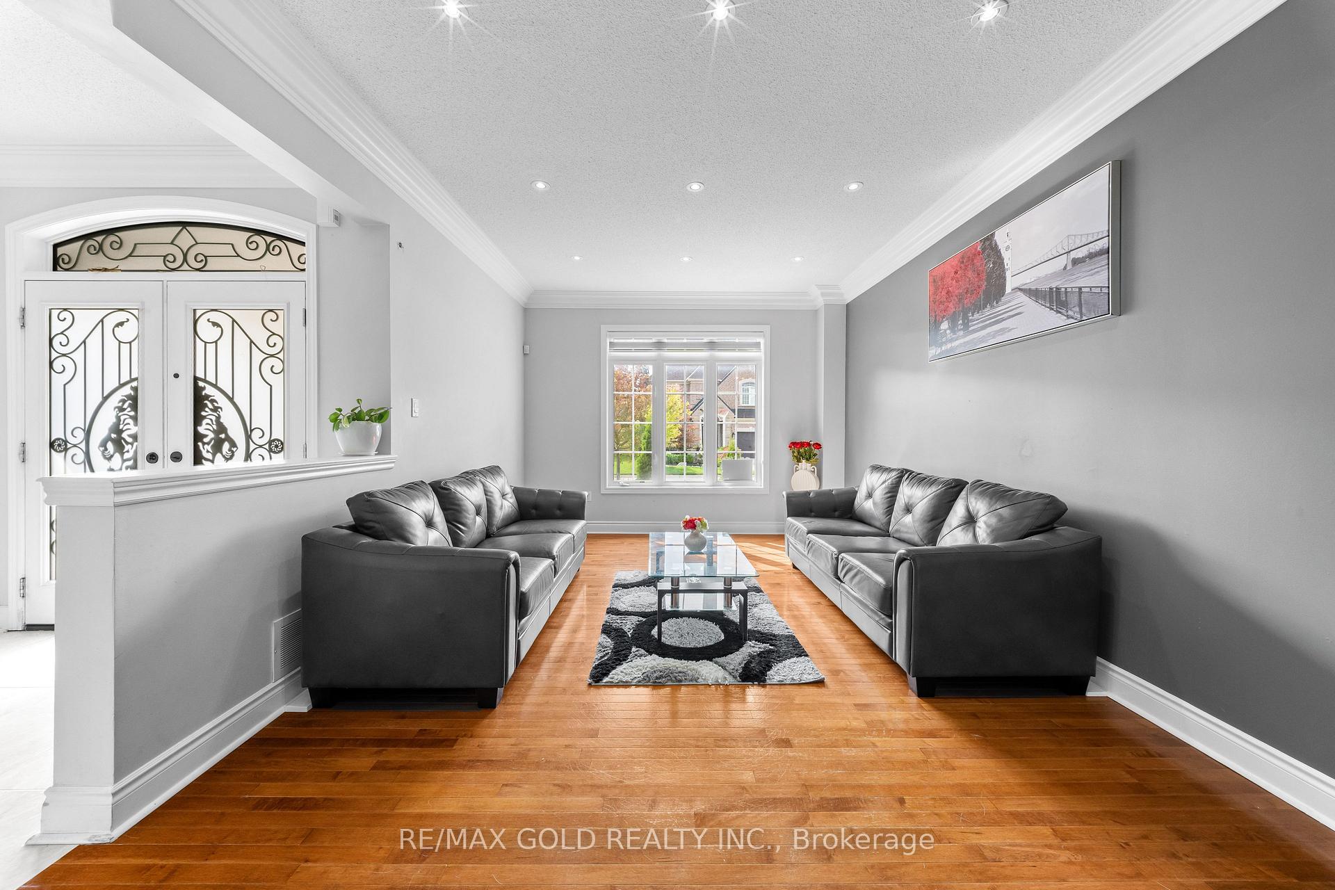 Photo 5 of 31 Fontainebleu Road, Brampton, Vales of Castlemore North — HOMEH