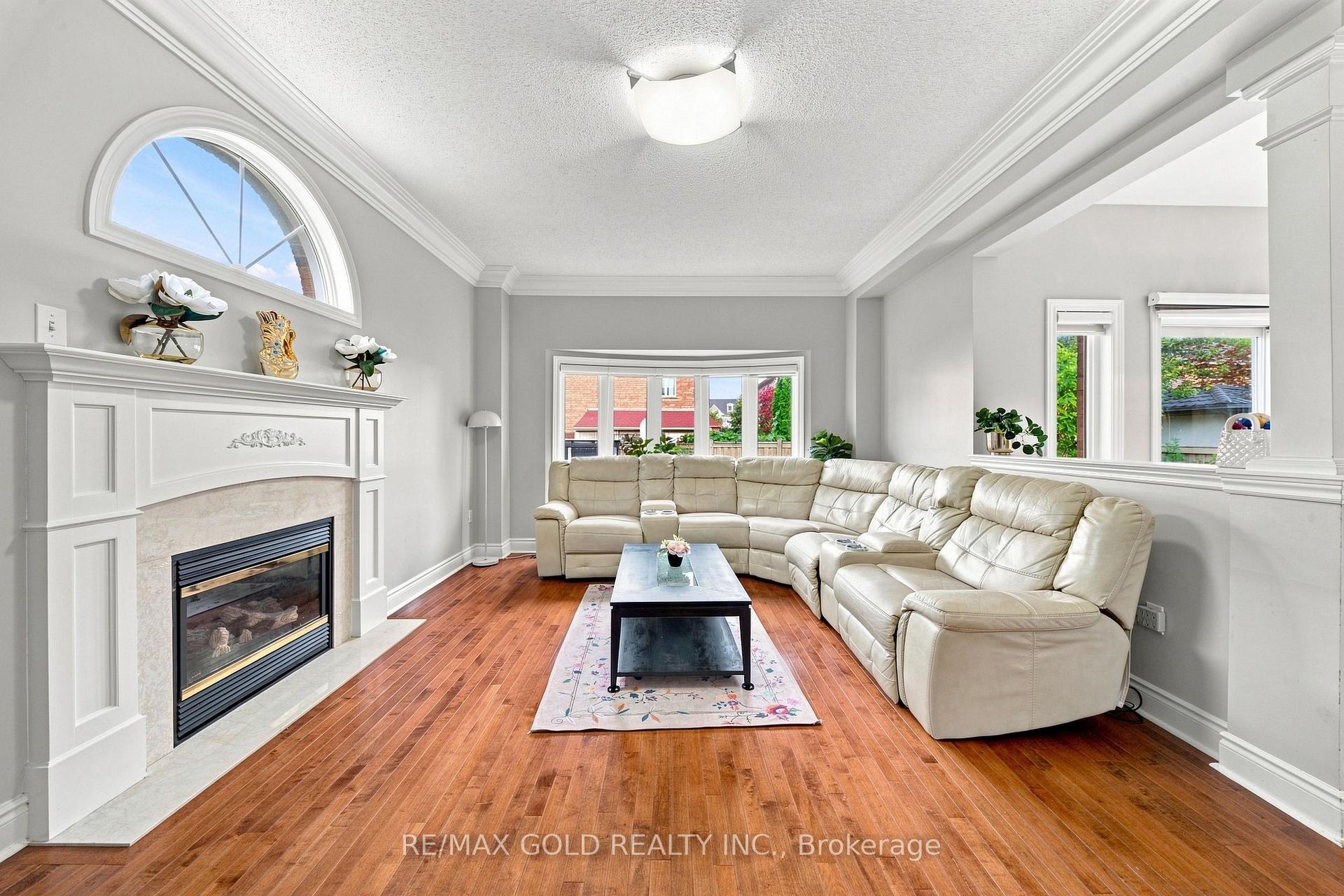 Photo 13 of 31 Fontainebleu Road, Brampton, Vales of Castlemore North — HOMEH