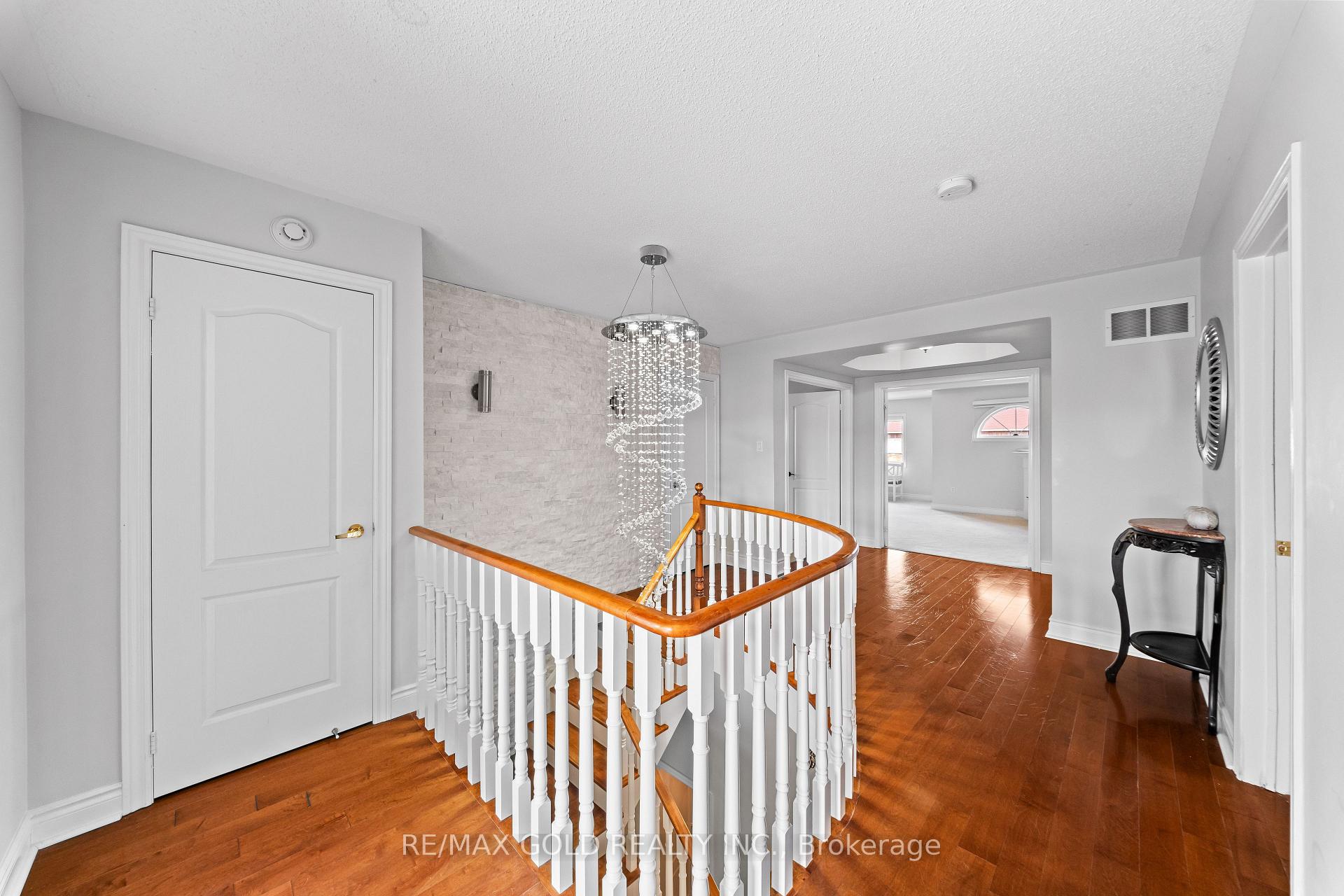 Photo 18 of 31 Fontainebleu Road, Brampton, Vales of Castlemore North — HOMEH