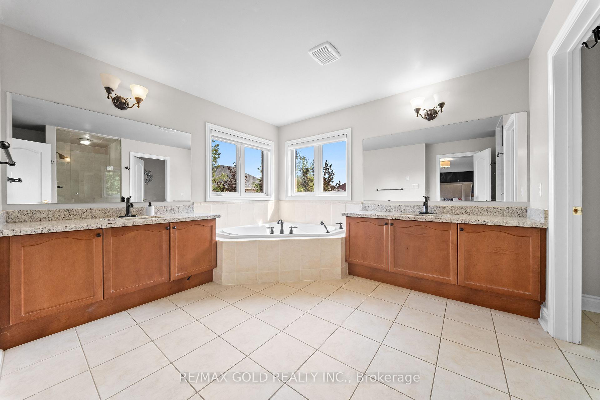 Photo 20 of 31 Fontainebleu Road, Brampton, Vales of Castlemore North — HOMEH