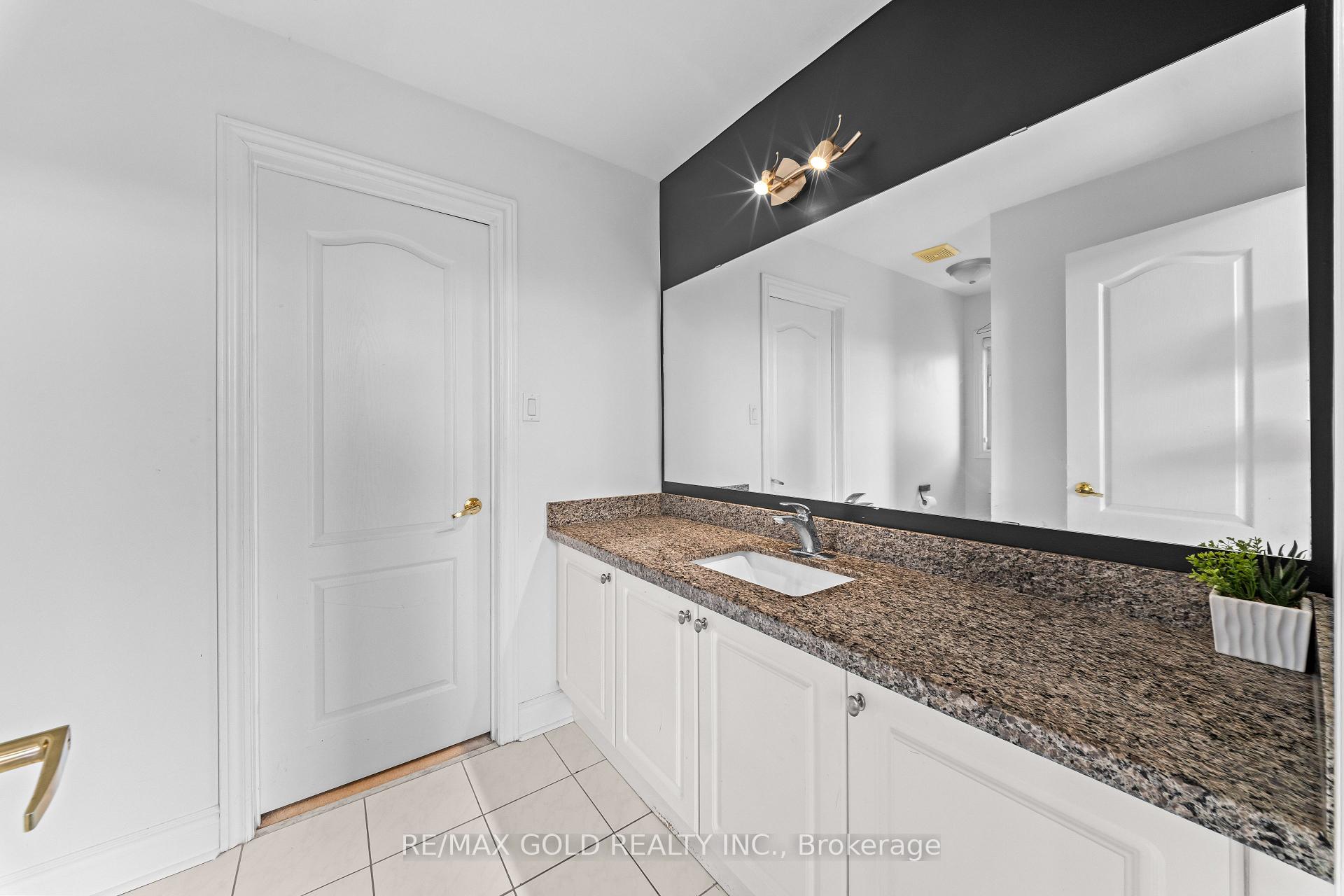 Photo 22 of 31 Fontainebleu Road, Brampton, Vales of Castlemore North — HOMEH