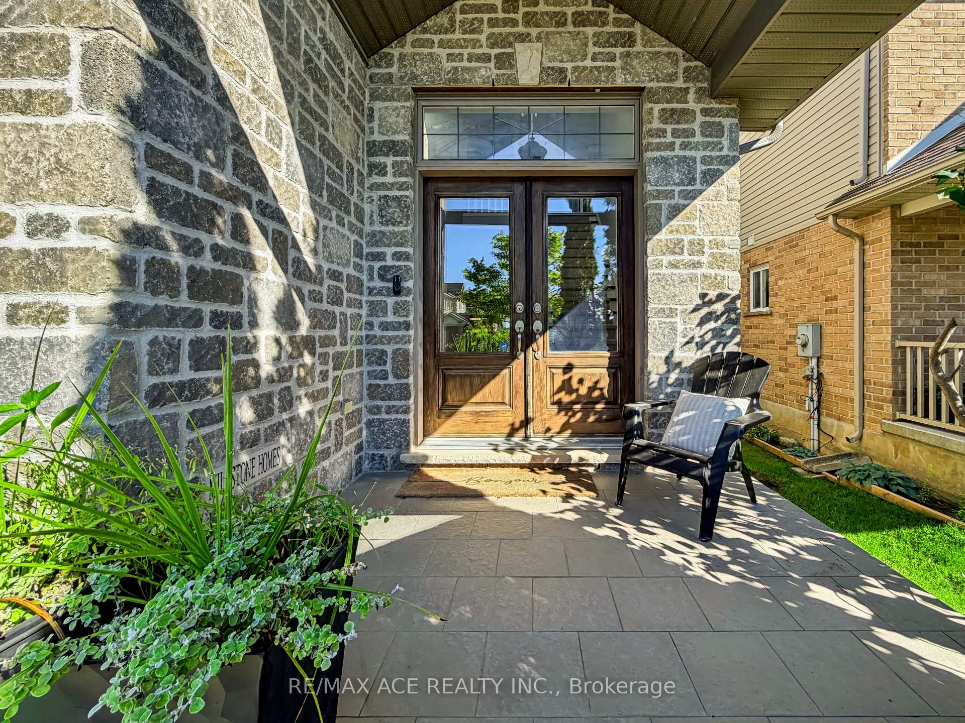 Photo 5 of 6830 Raleigh Boulevard, London, South V — HOMEH