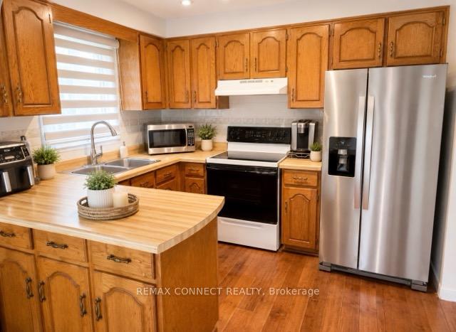Photo 2 of 27 Radford Crescent, Markham, Sherwood-Amberglen — HOMEH