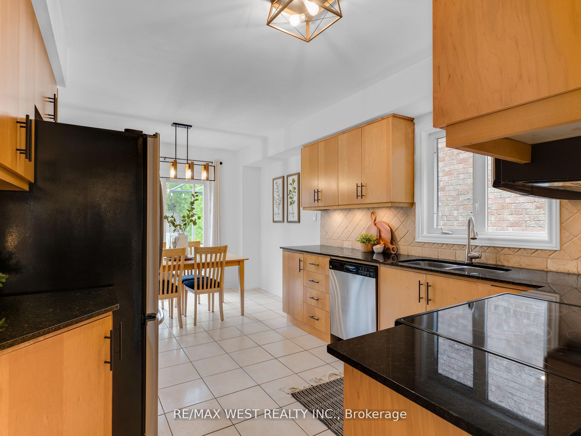 Photo 18 of 26 Shady Glen Crescent, Caledon, Bolton East — HOMEH