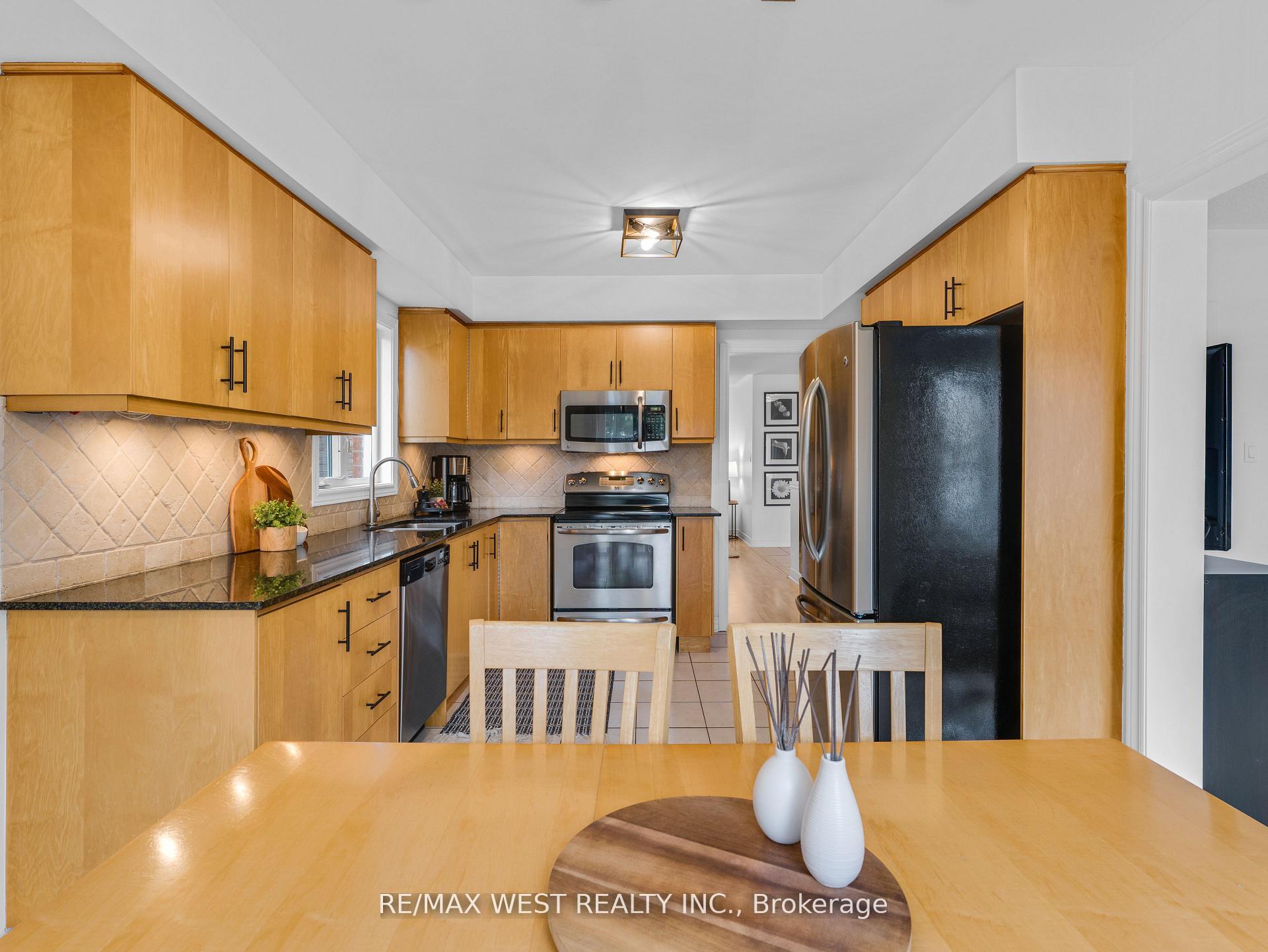 Photo 24 of 26 Shady Glen Crescent, Caledon, Bolton East — HOMEH