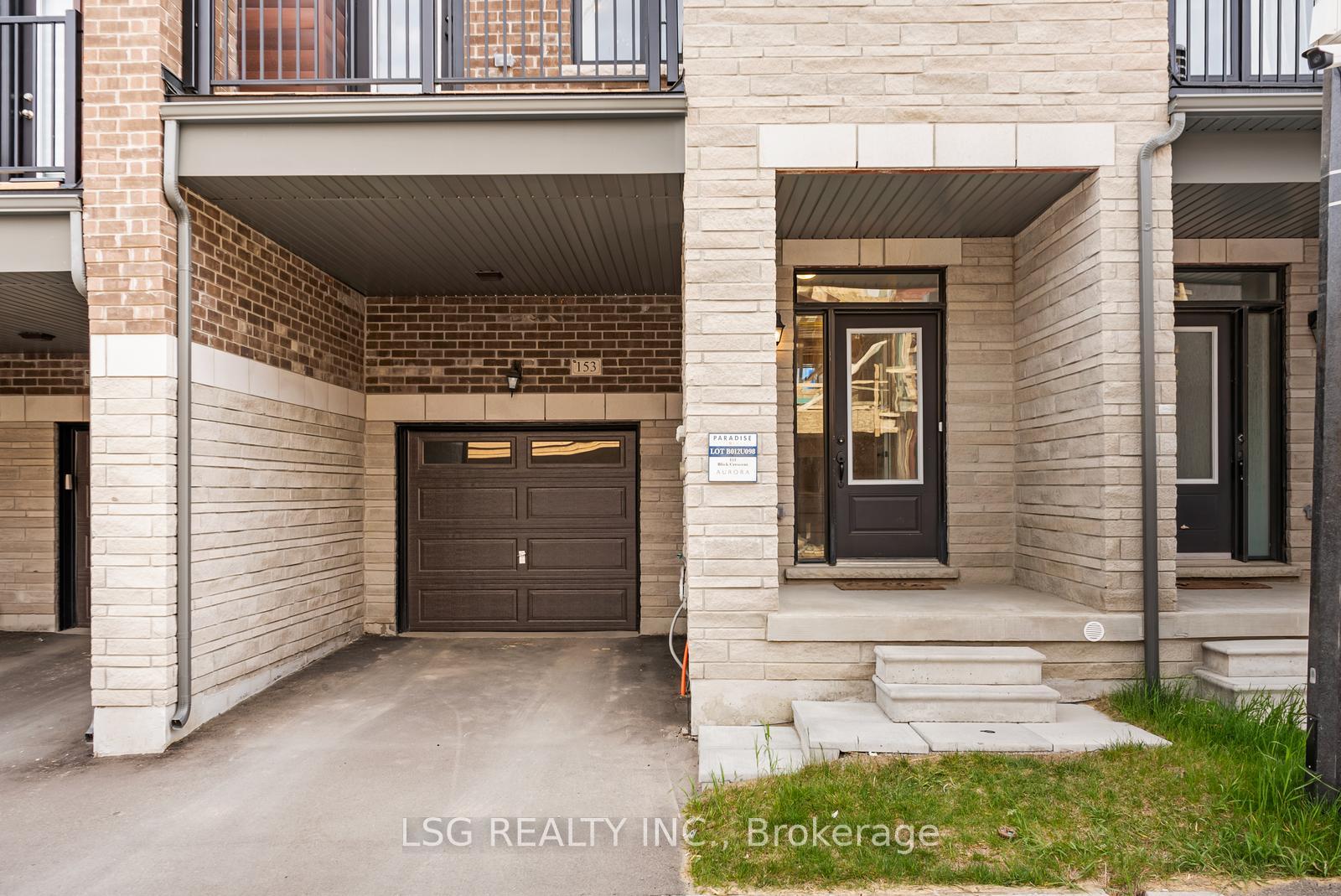Photo 3 of 153 Blick Crescent, Aurora, Bayview Wellington — HOMEH