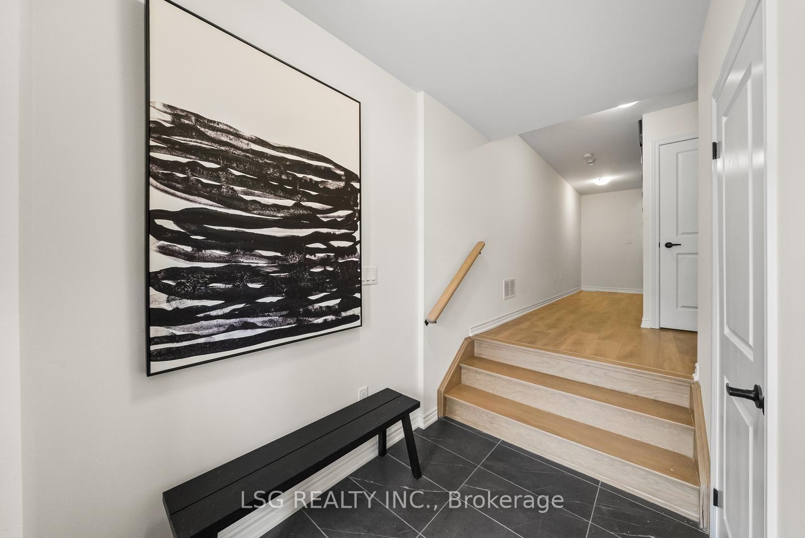 Photo 5 of 153 Blick Crescent, Aurora, Bayview Wellington — HOMEH