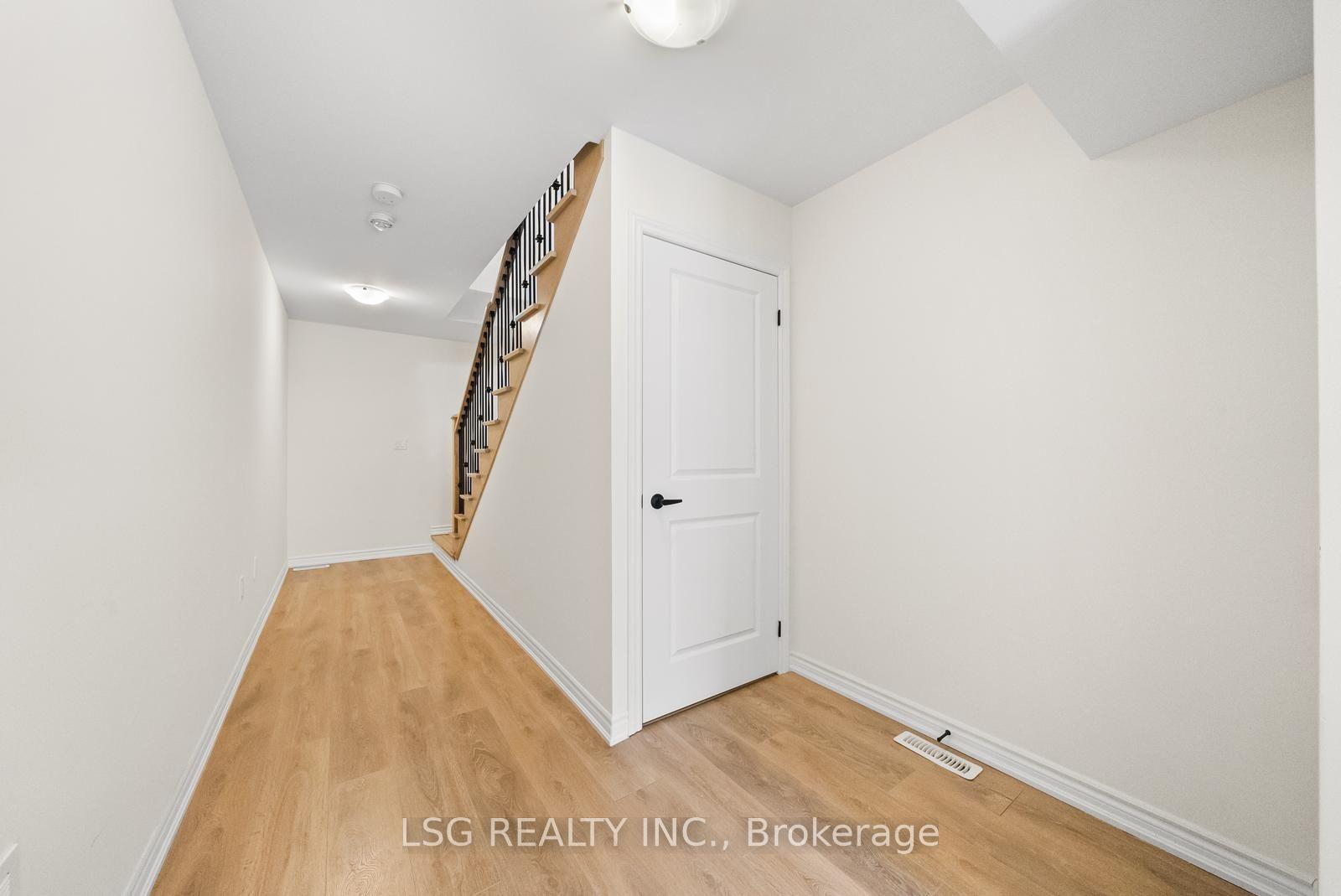 Photo 8 of 153 Blick Crescent, Aurora, Bayview Wellington — HOMEH