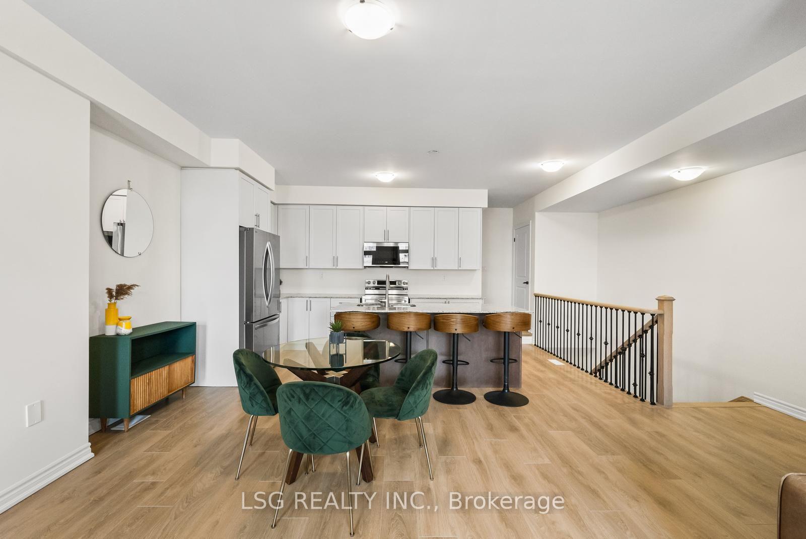 Photo 14 of 153 Blick Crescent, Aurora, Bayview Wellington — HOMEH