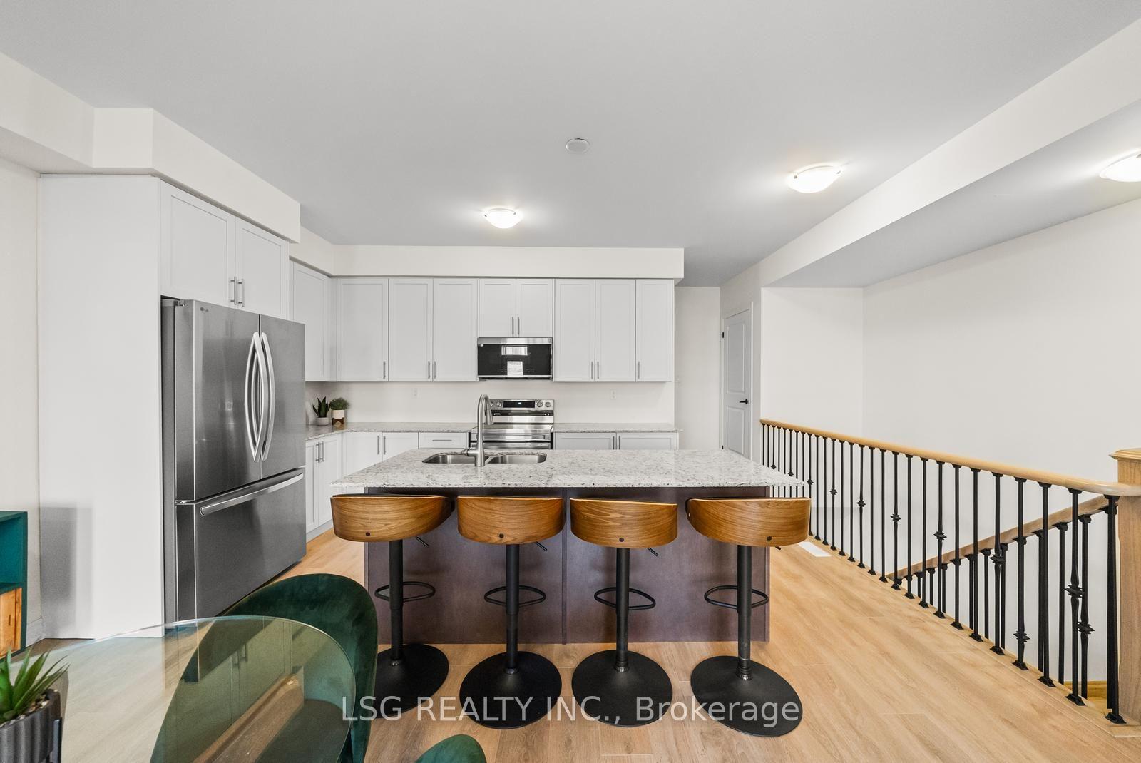Photo 15 of 153 Blick Crescent, Aurora, Bayview Wellington — HOMEH