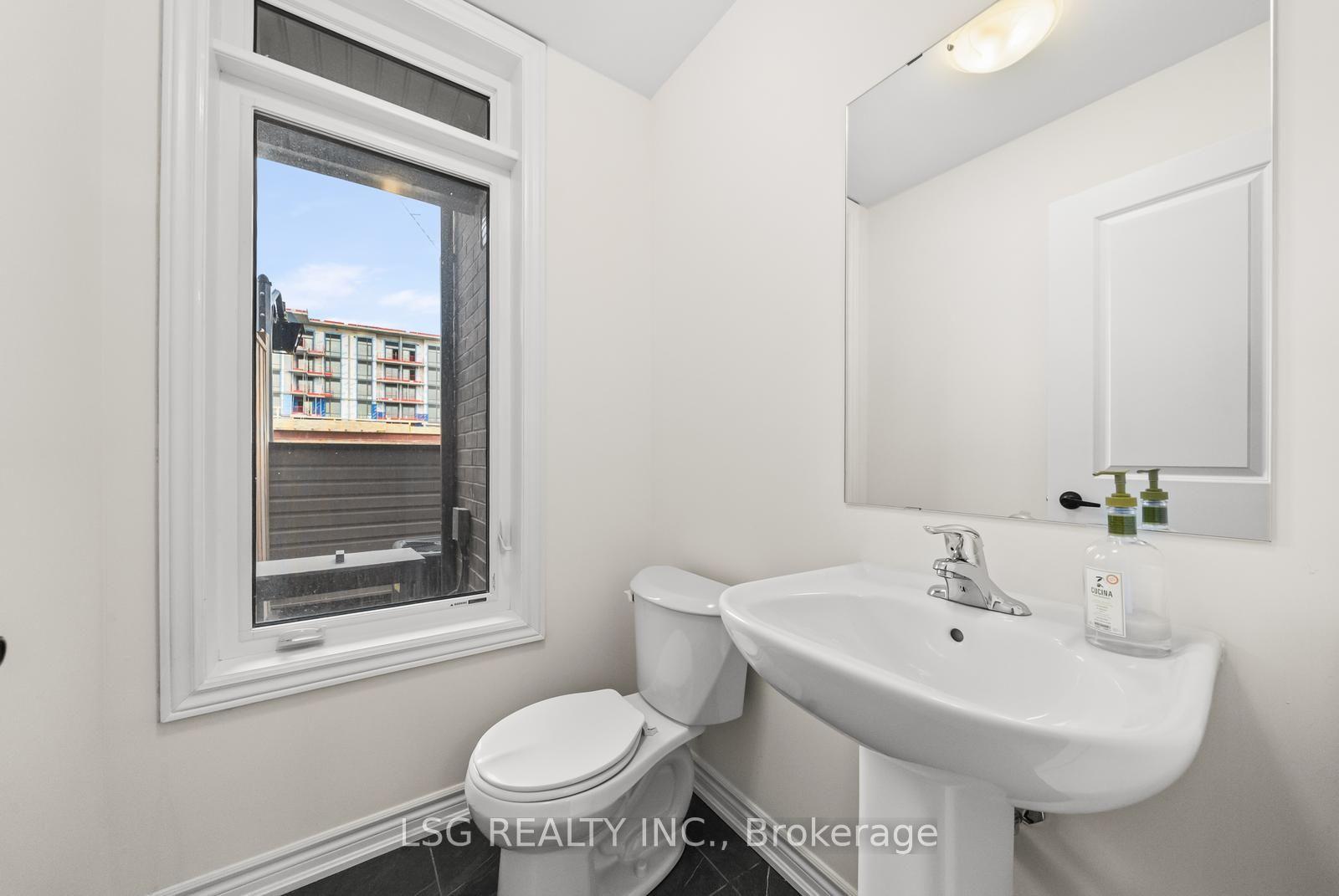Photo 23 of 153 Blick Crescent, Aurora, Bayview Wellington — HOMEH