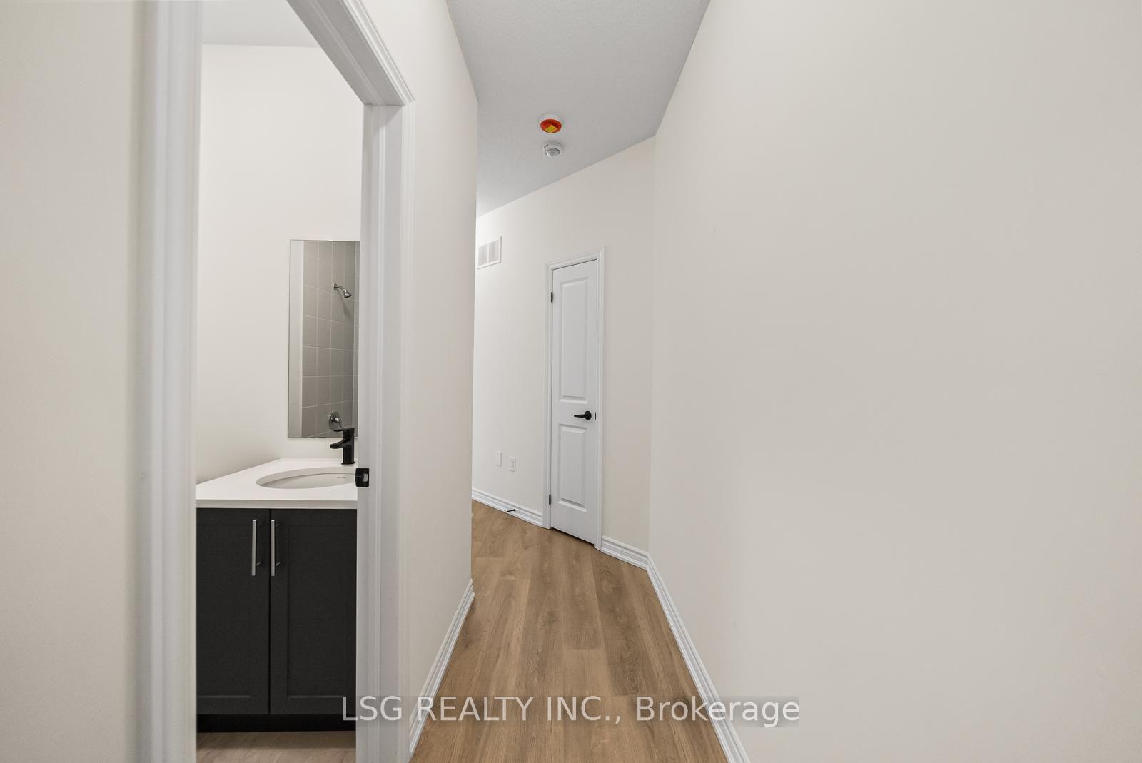 Photo 24 of 153 Blick Crescent, Aurora, Bayview Wellington — HOMEH