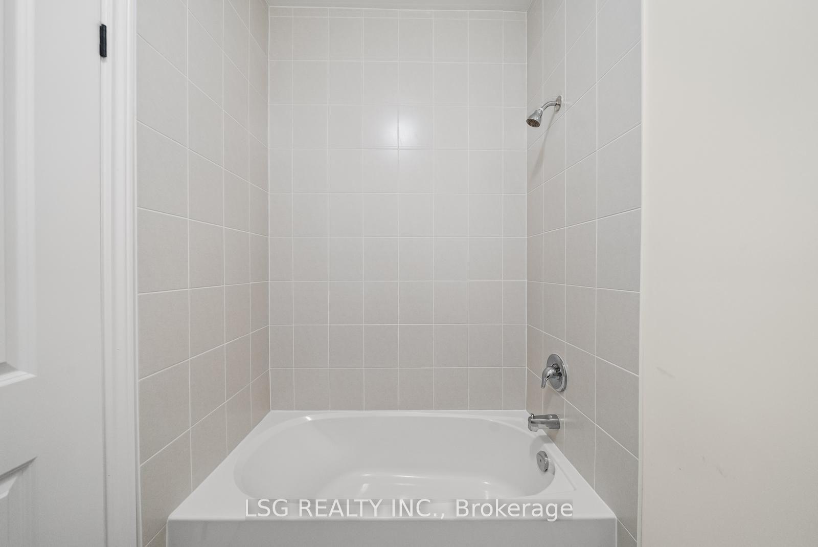 Photo 26 of 153 Blick Crescent, Aurora, Bayview Wellington — HOMEH