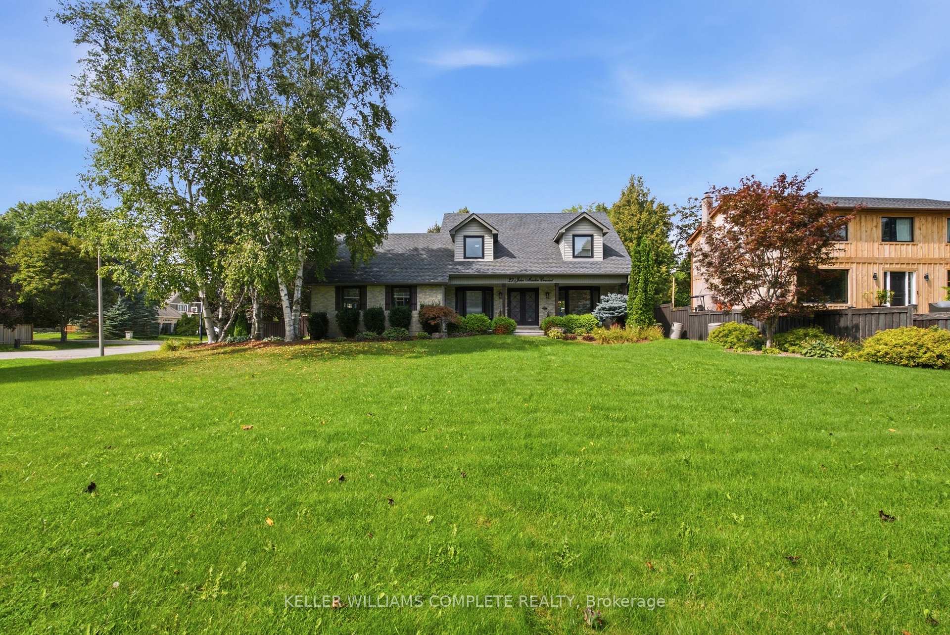 Photo 3 of 27 John Martin Crescent, Hamilton, Rural Flamborough — HOMEH