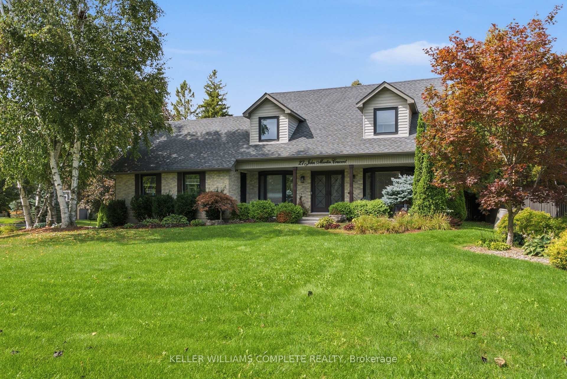 Photo 2 of 27 John Martin Crescent, Hamilton, Rural Flamborough — HOMEH