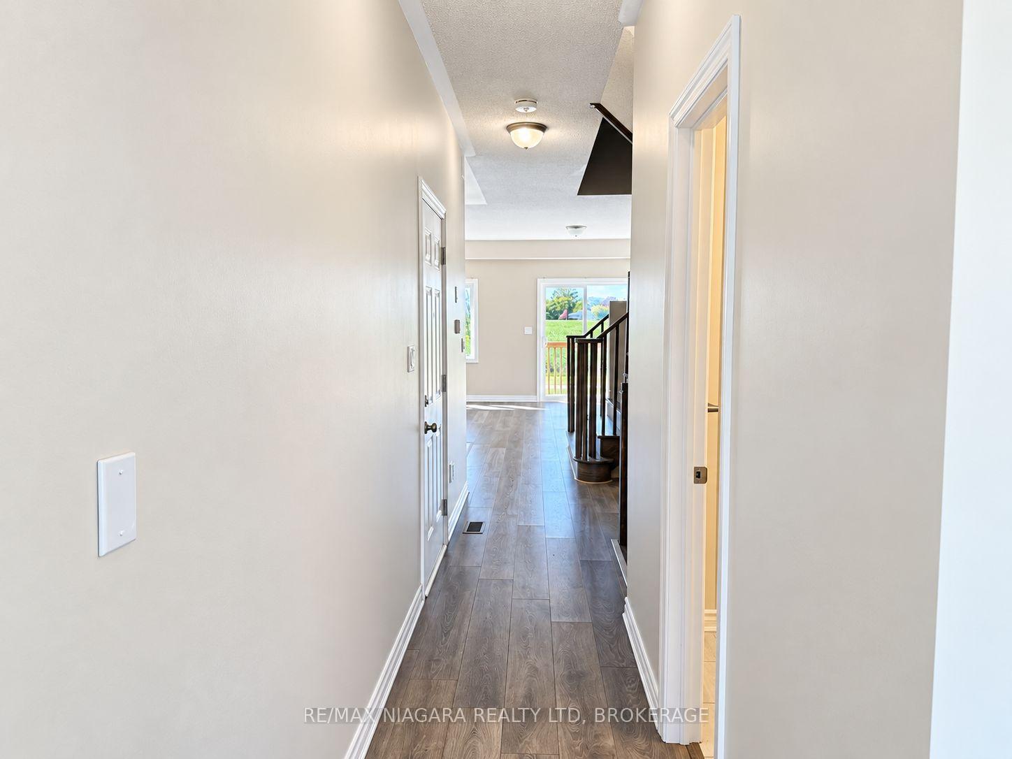 Photo 3 of 109 Sapphire Way, Thorold, Rolling Meadows — HOMEH