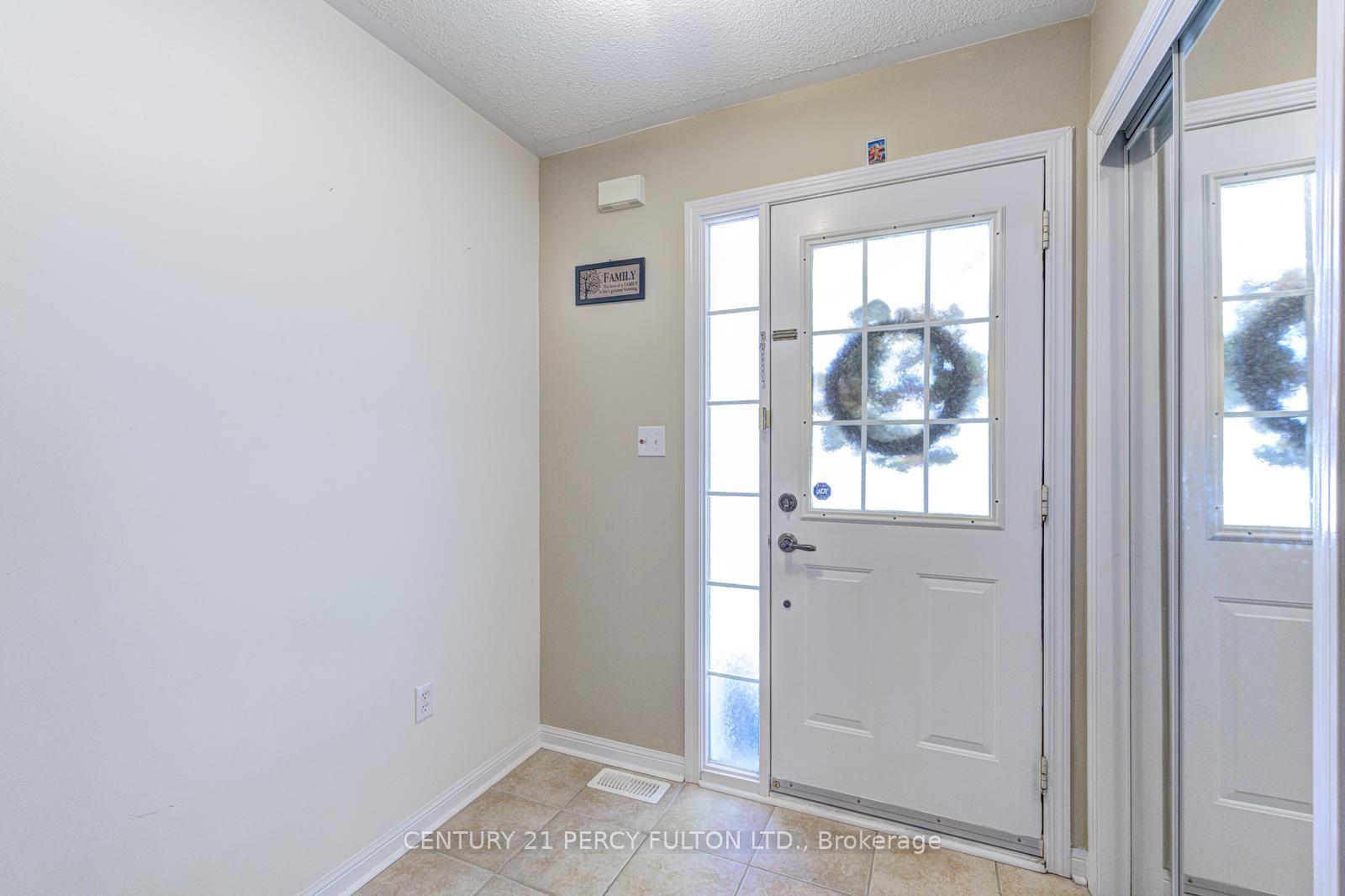 Photo 7 of 20 Orangegrove Drive, Brampton, Fletcher's Meadow — HOMEH