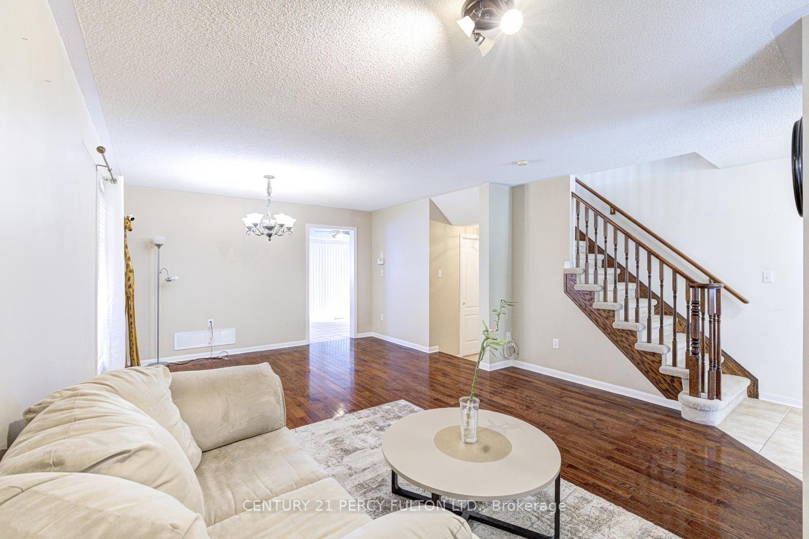 Photo 10 of 20 Orangegrove Drive, Brampton, Fletcher's Meadow — HOMEH