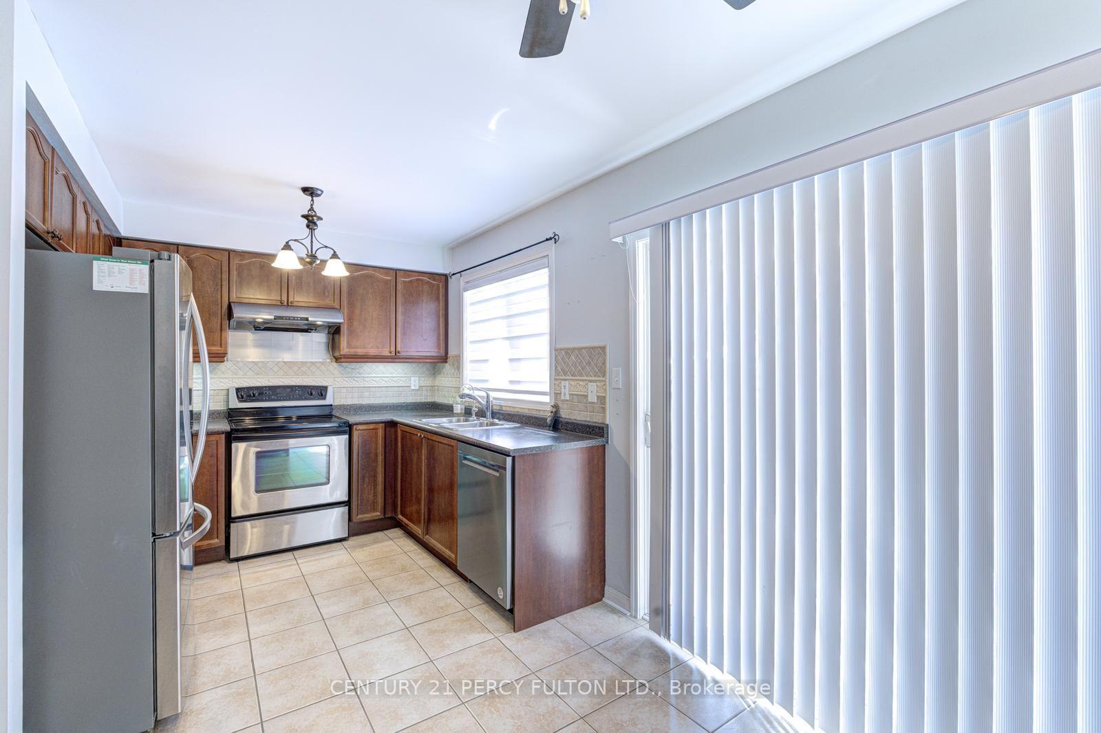 Photo 16 of 20 Orangegrove Drive, Brampton, Fletcher's Meadow — HOMEH