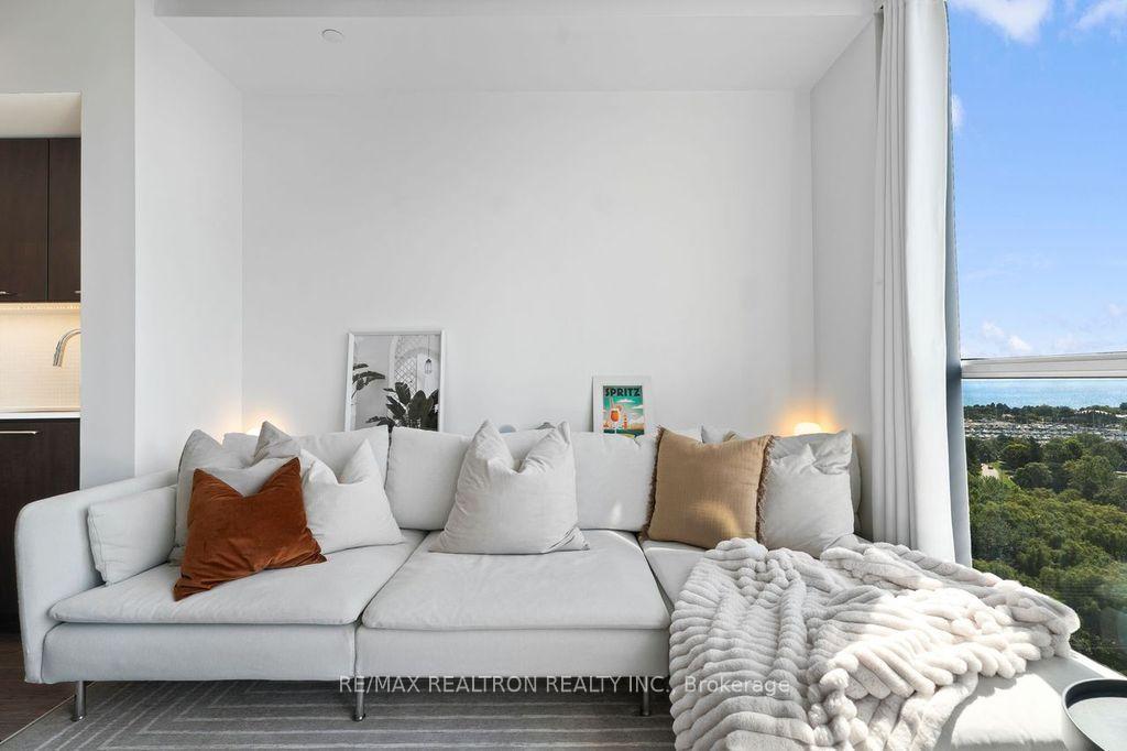 Photo 4 of Unit 1905, 2212 Lakeshore Boulevard W, Etobicoke, Mimico — HOMEH