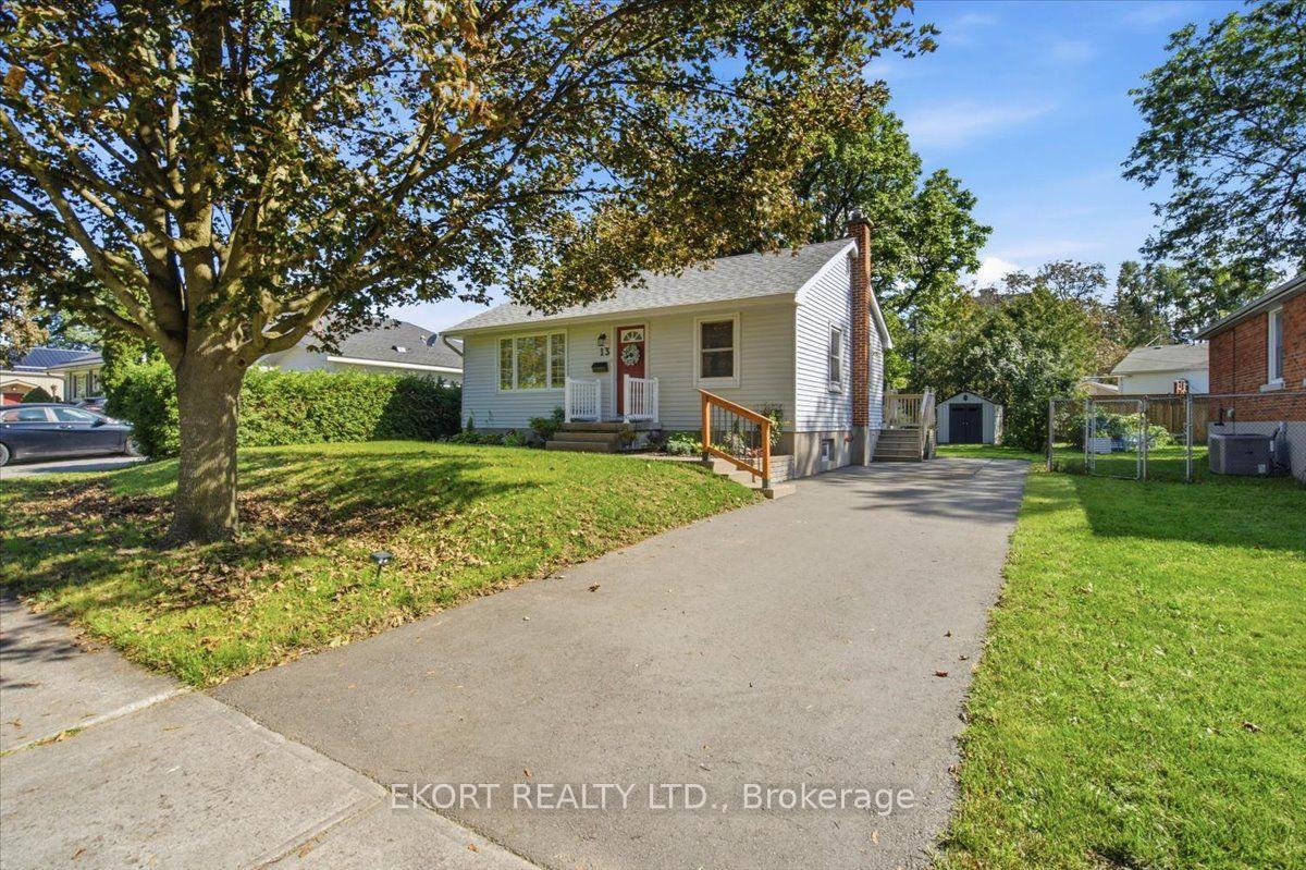 Photo 2 of 13 Montgomery Boulevard, Belleville, Belleville Ward — HOMEH