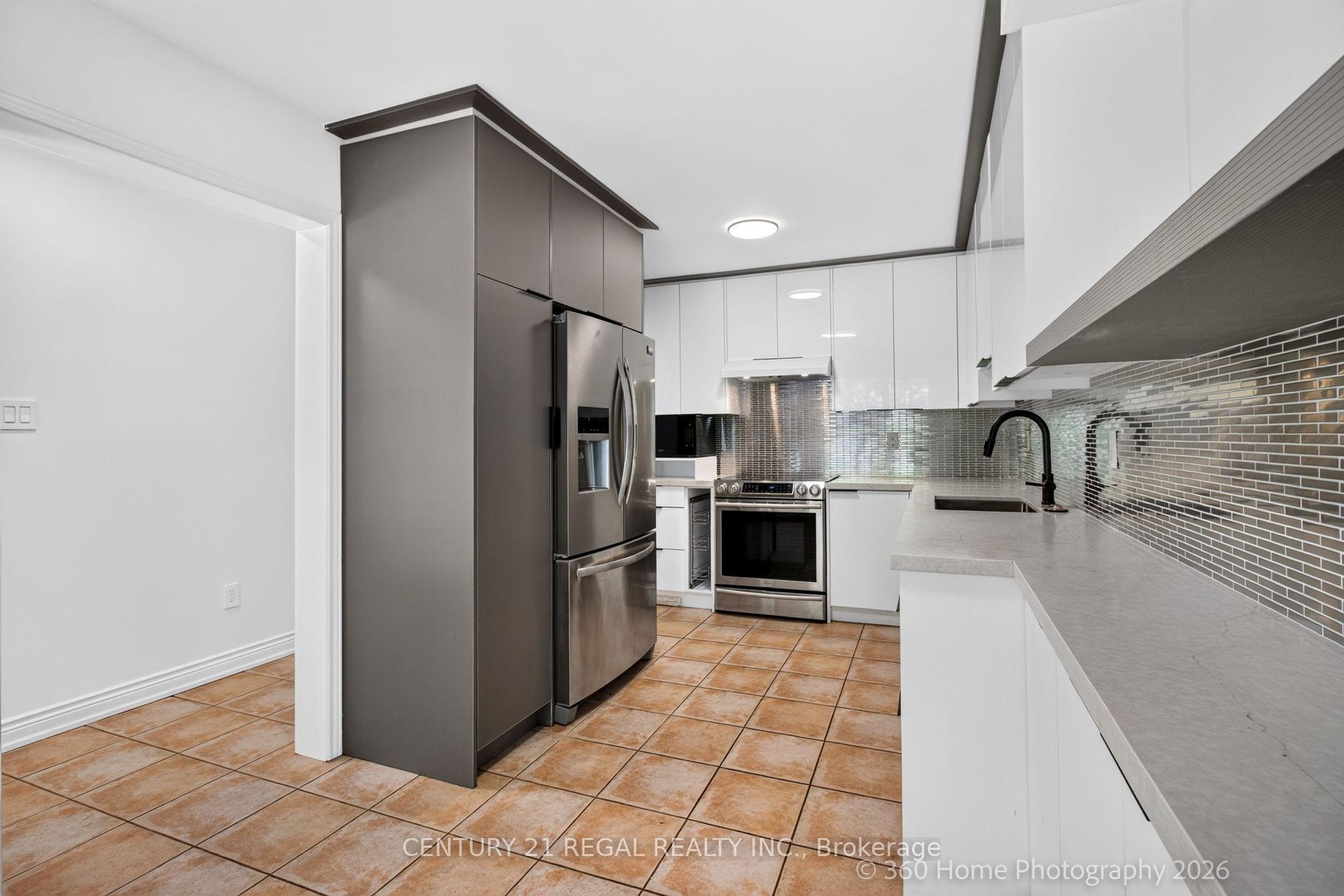 Photo 4 of 352 Flagstone Way, Newmarket, Woodland Hill — HOMEH
