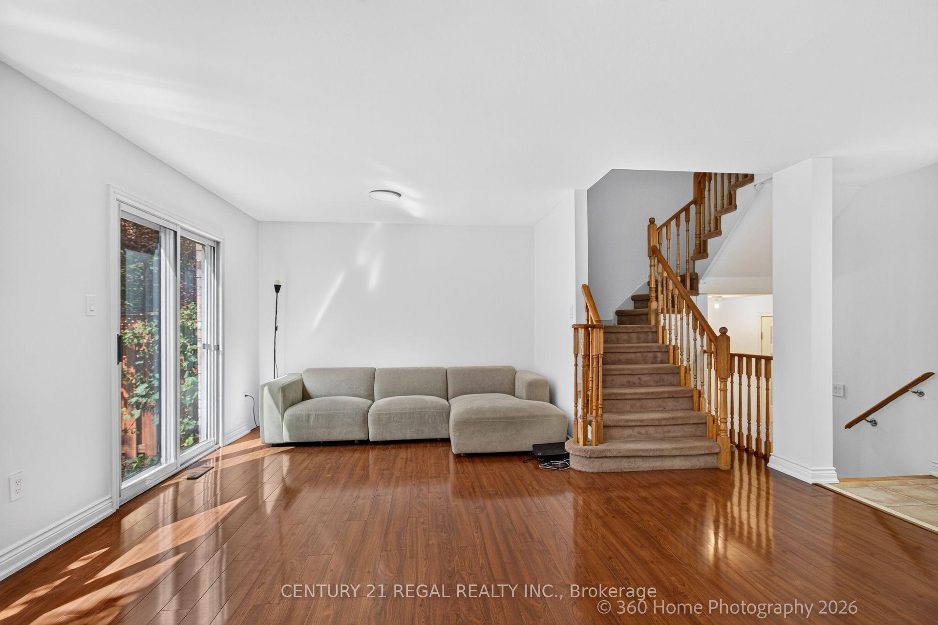Photo 6 of 352 Flagstone Way, Newmarket, Woodland Hill — HOMEH