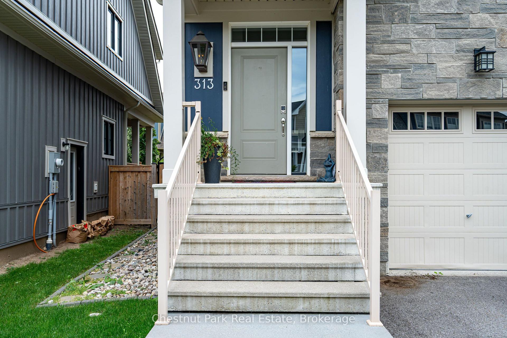 Photo 3 of 313 Yellow Birch Crescent, Blue Mountains — HOMEH