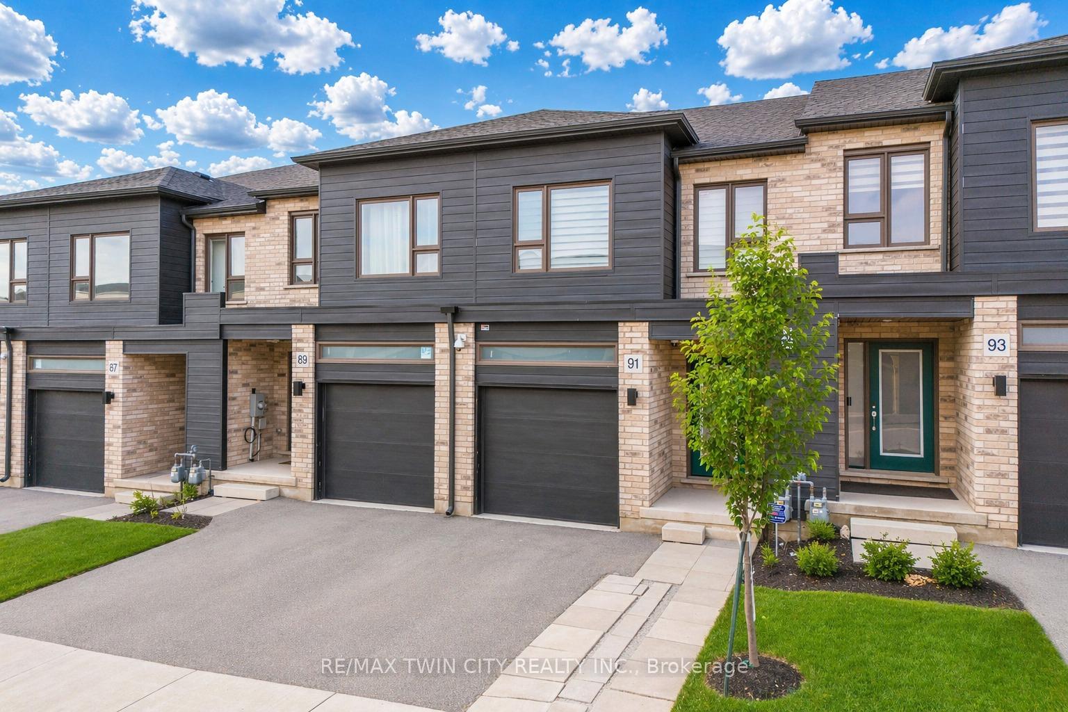 Photo 2 of 91 Pony Way, Kitchener, Huron Park — HOMEH