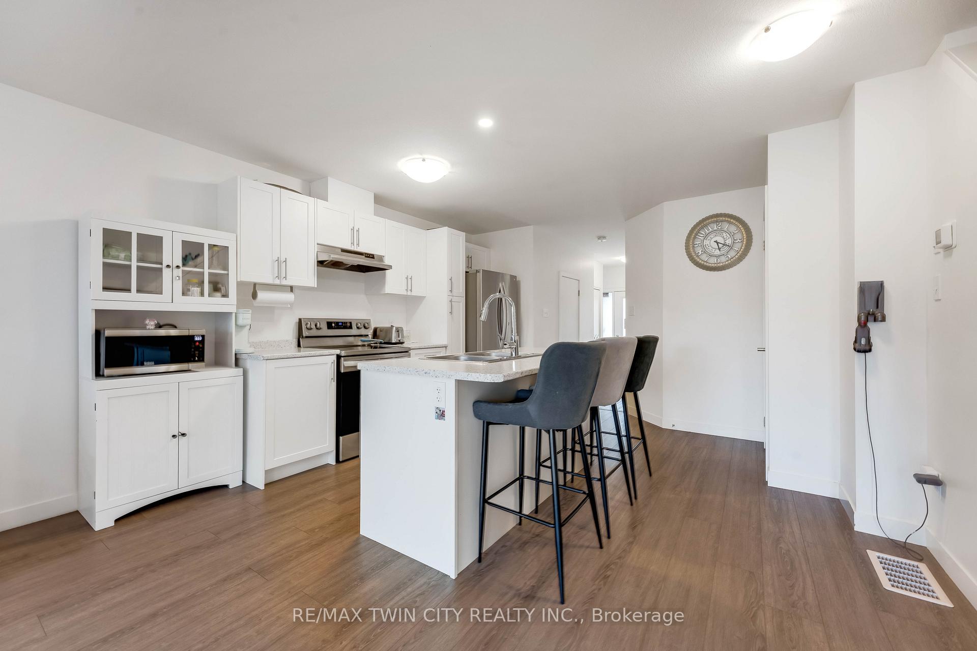 Photo 8 of 91 Pony Way, Kitchener, Huron Park — HOMEH