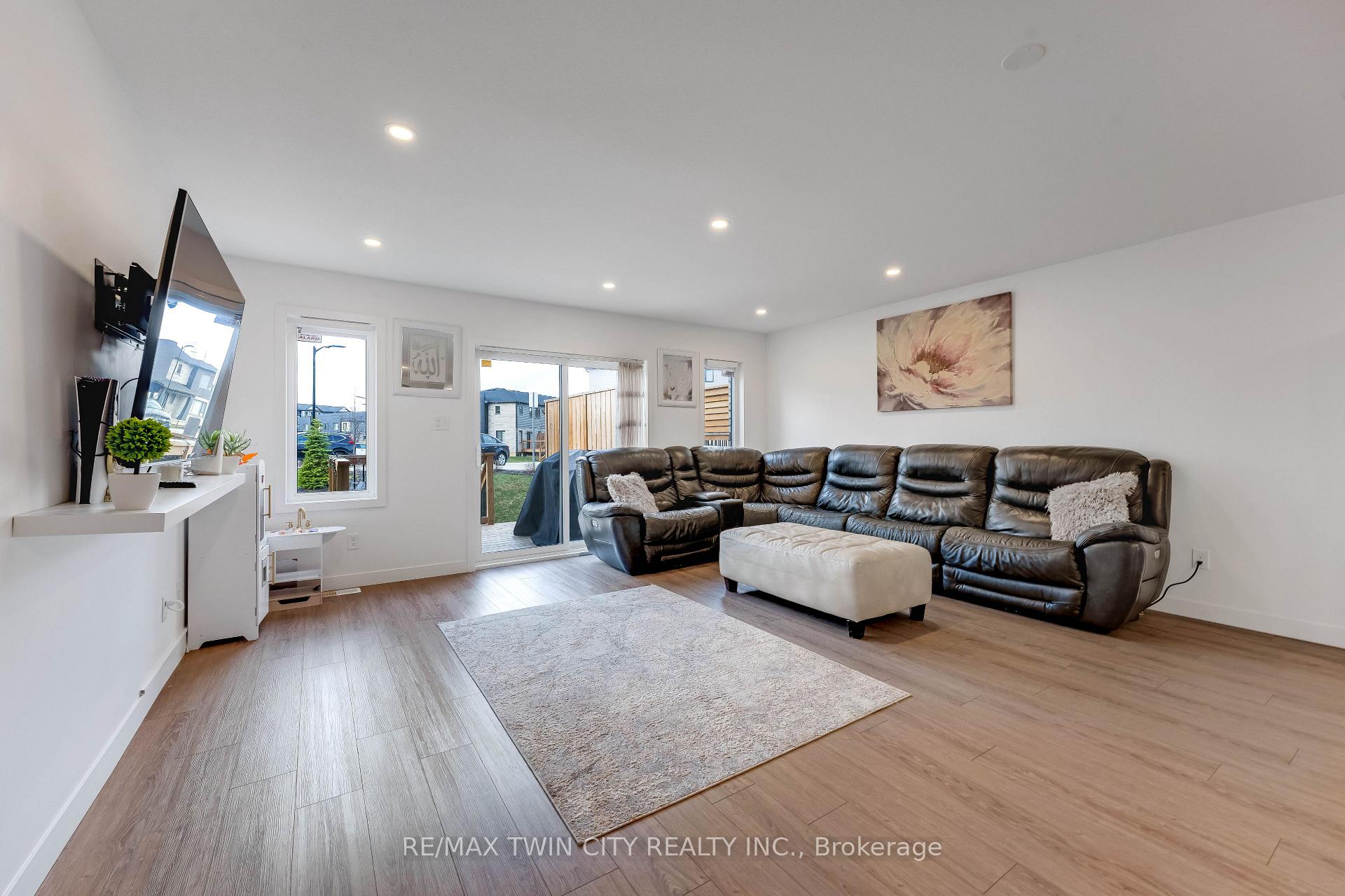 Photo 9 of 91 Pony Way, Kitchener, Huron Park — HOMEH