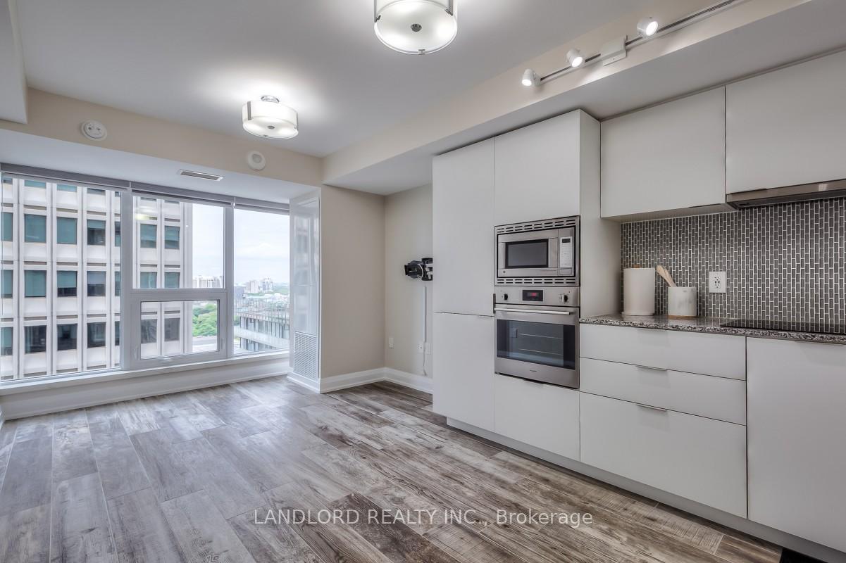 Photo of Unit 1714, 955 Bay Street