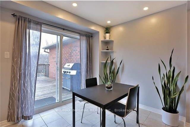 Photo 3 of 344 Riverstone Drive, Oakville, Wedgewood Creek — HOMEH