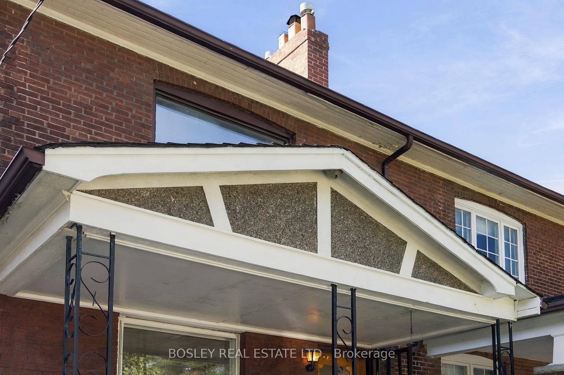 Photo 4 of 59 Kings Park Boulevard, Toronto, Danforth Village-East York — HOMEH