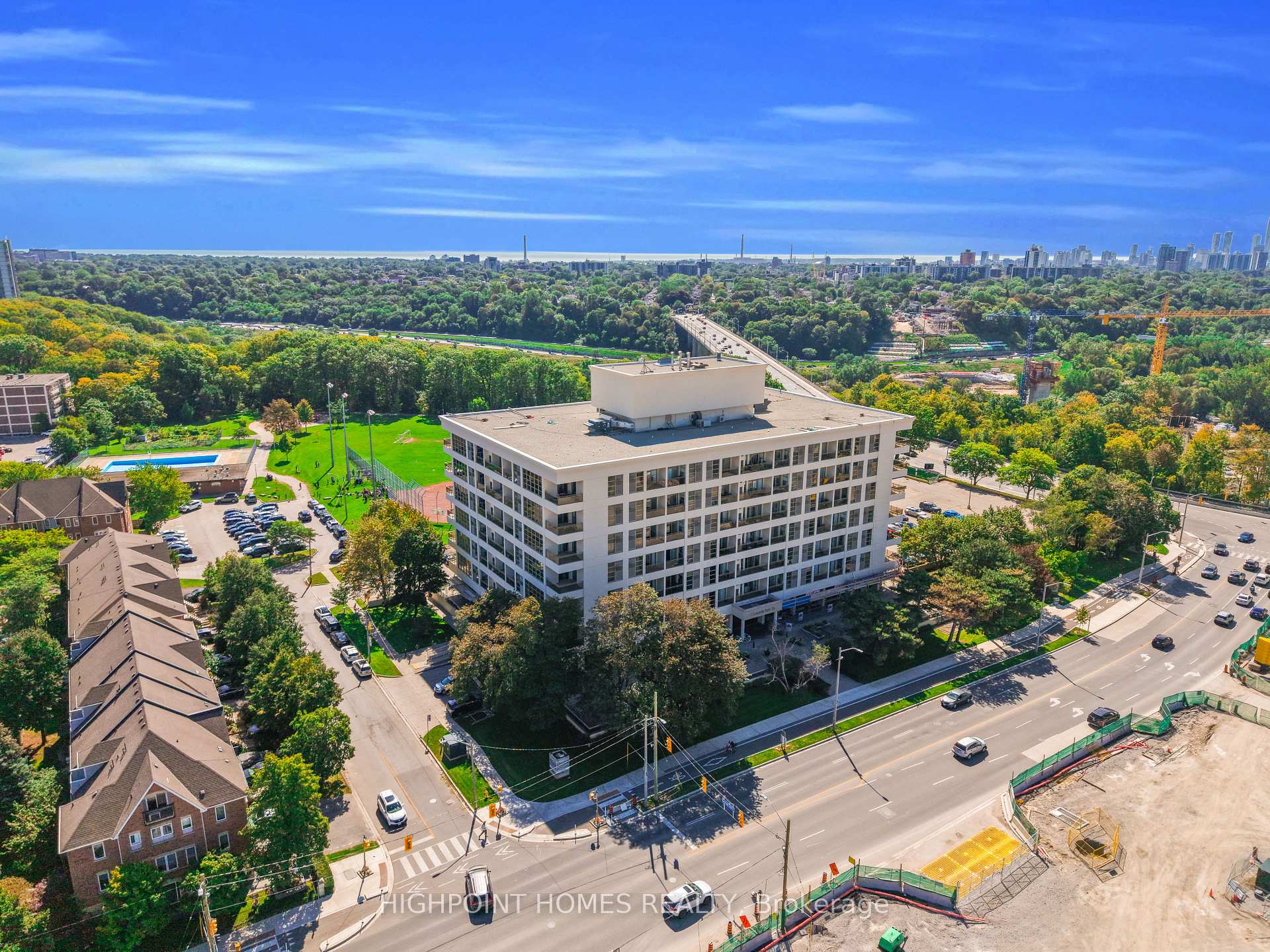 Photo 2 of Unit 421, 1 Leaside Park Drive, Toronto, Thorncliffe Park — HOMEH