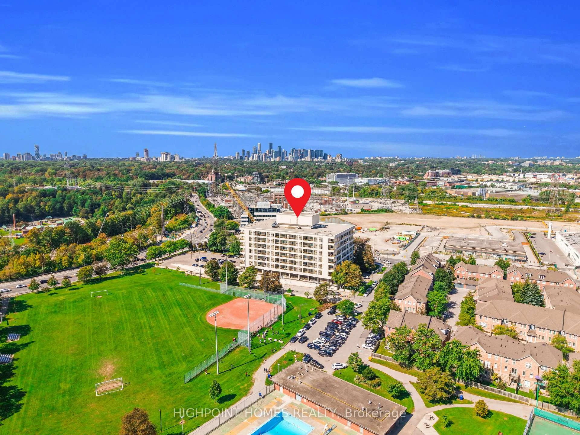 Photo 3 of Unit 421, 1 Leaside Park Drive, Toronto, Thorncliffe Park — HOMEH